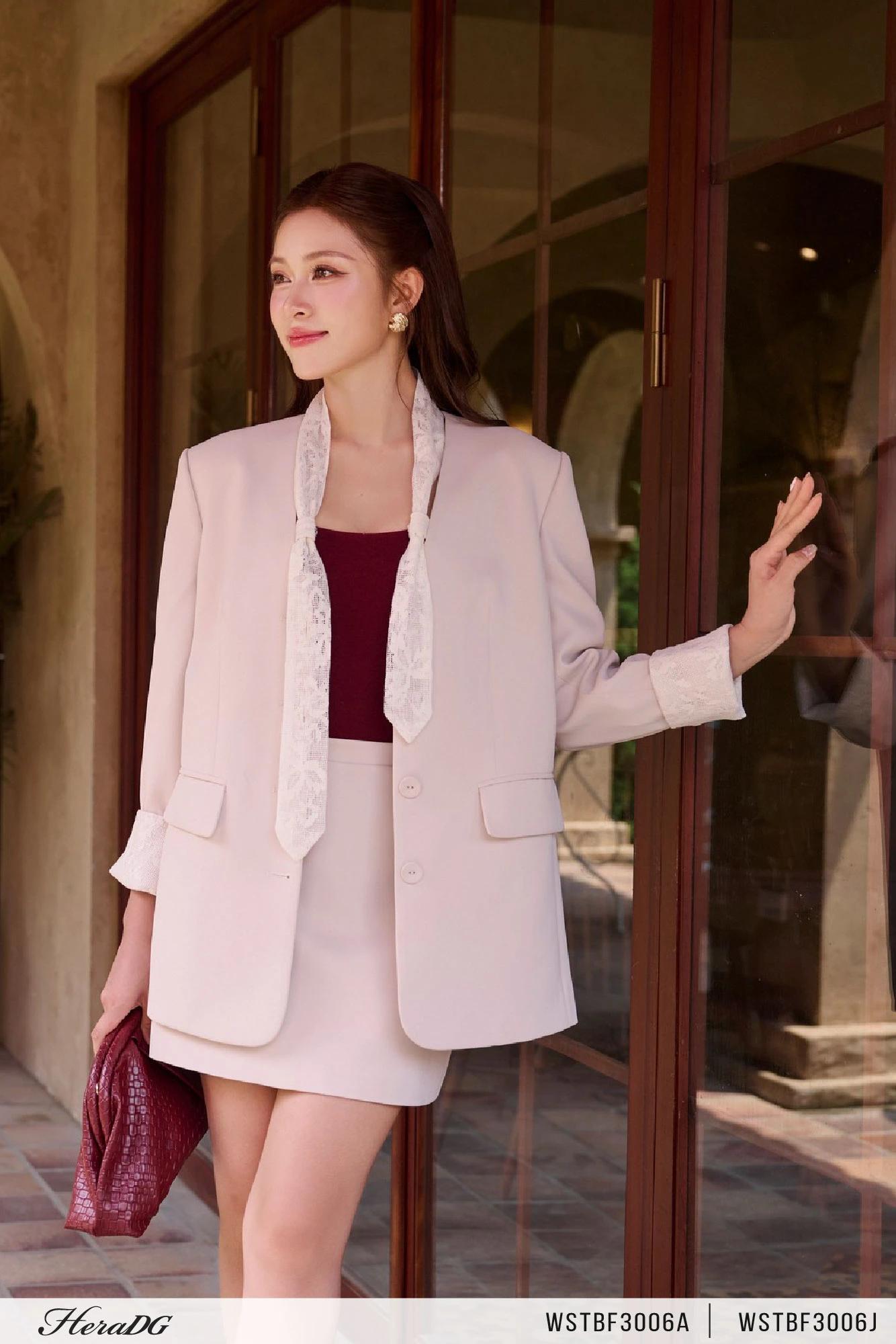 Áo blazer suông kèm khăn ren