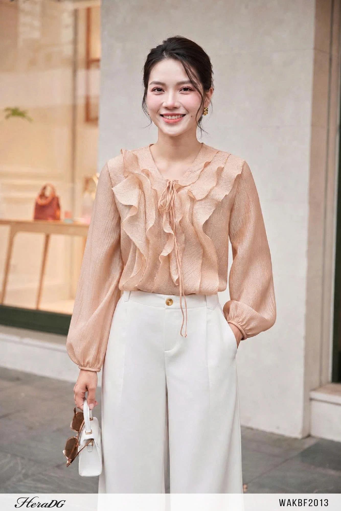 Áo cổ V thân bèo