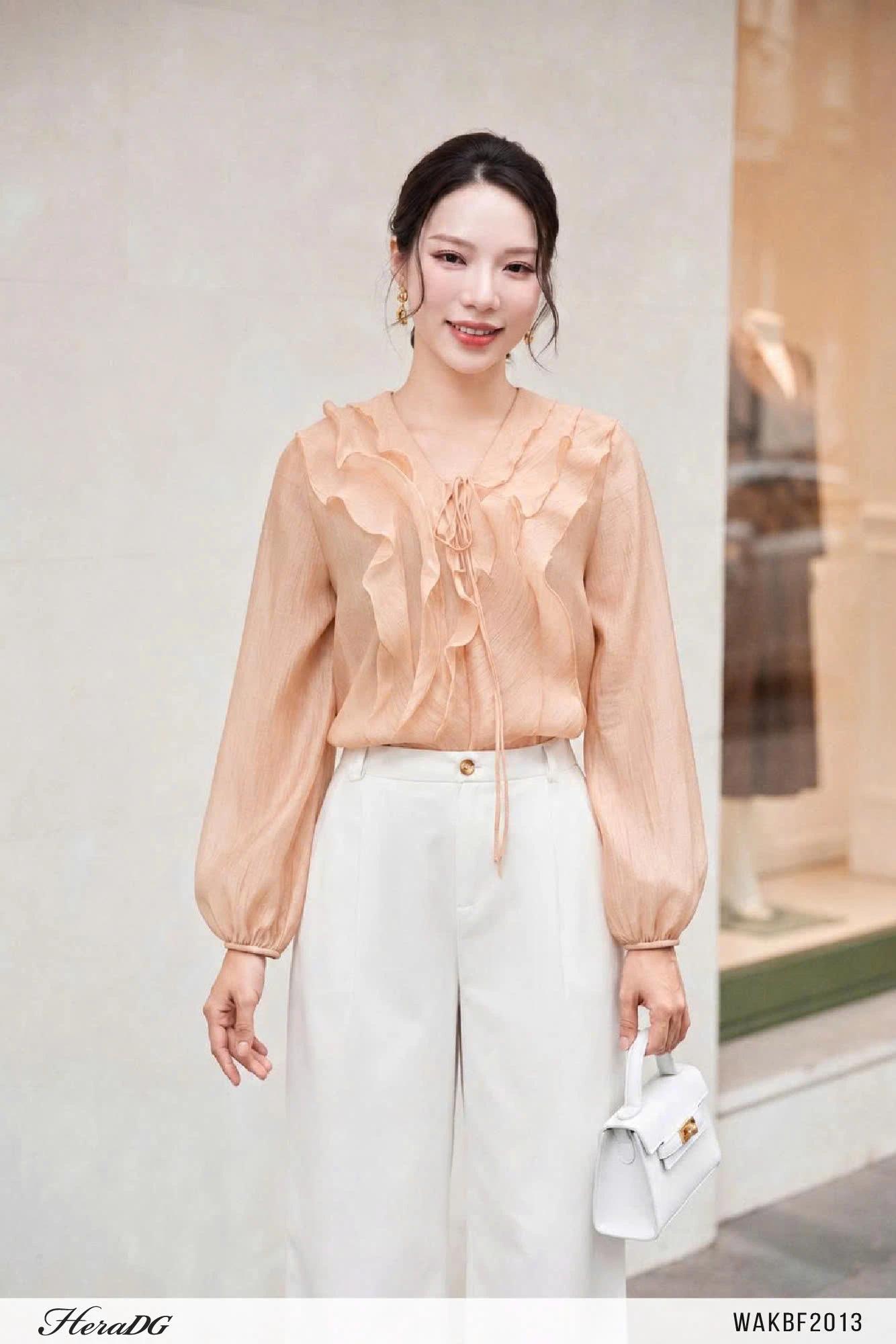 Áo cổ V thân bèo