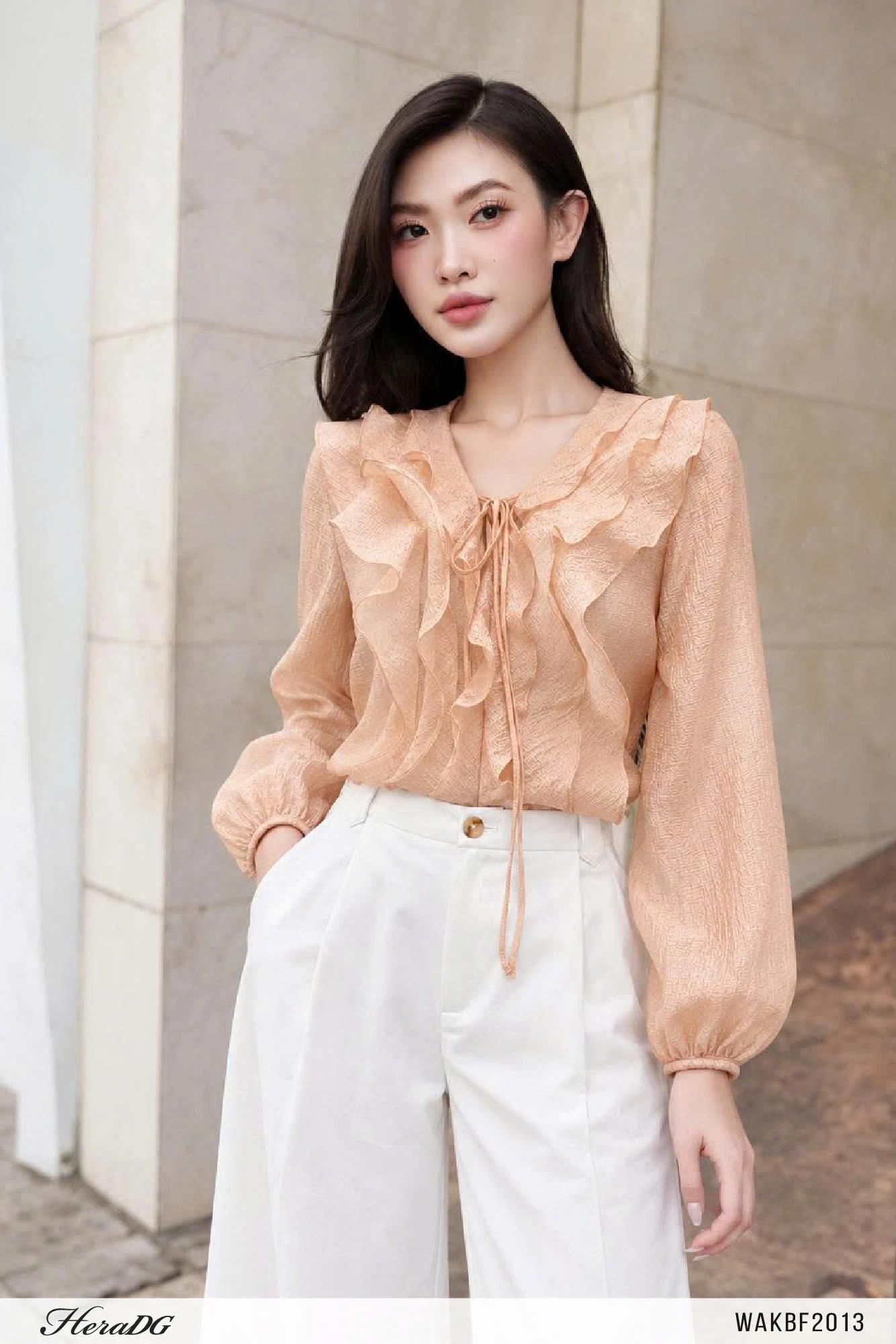 Áo cổ V thân bèo