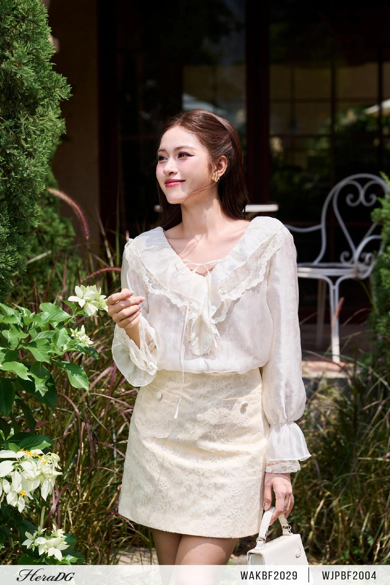 Áo kiểu tơ phủ ren bèo đổ