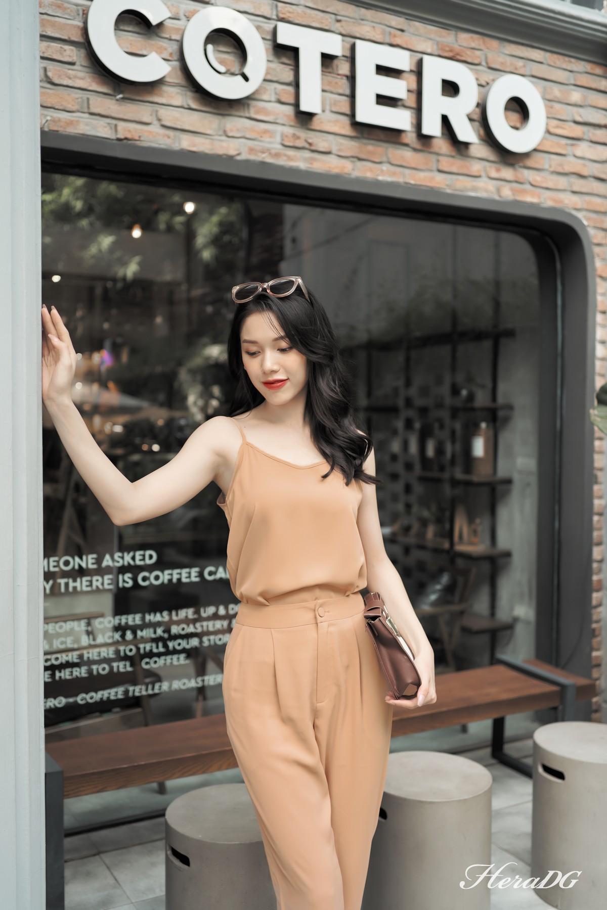 Áo 2 dây cổ V