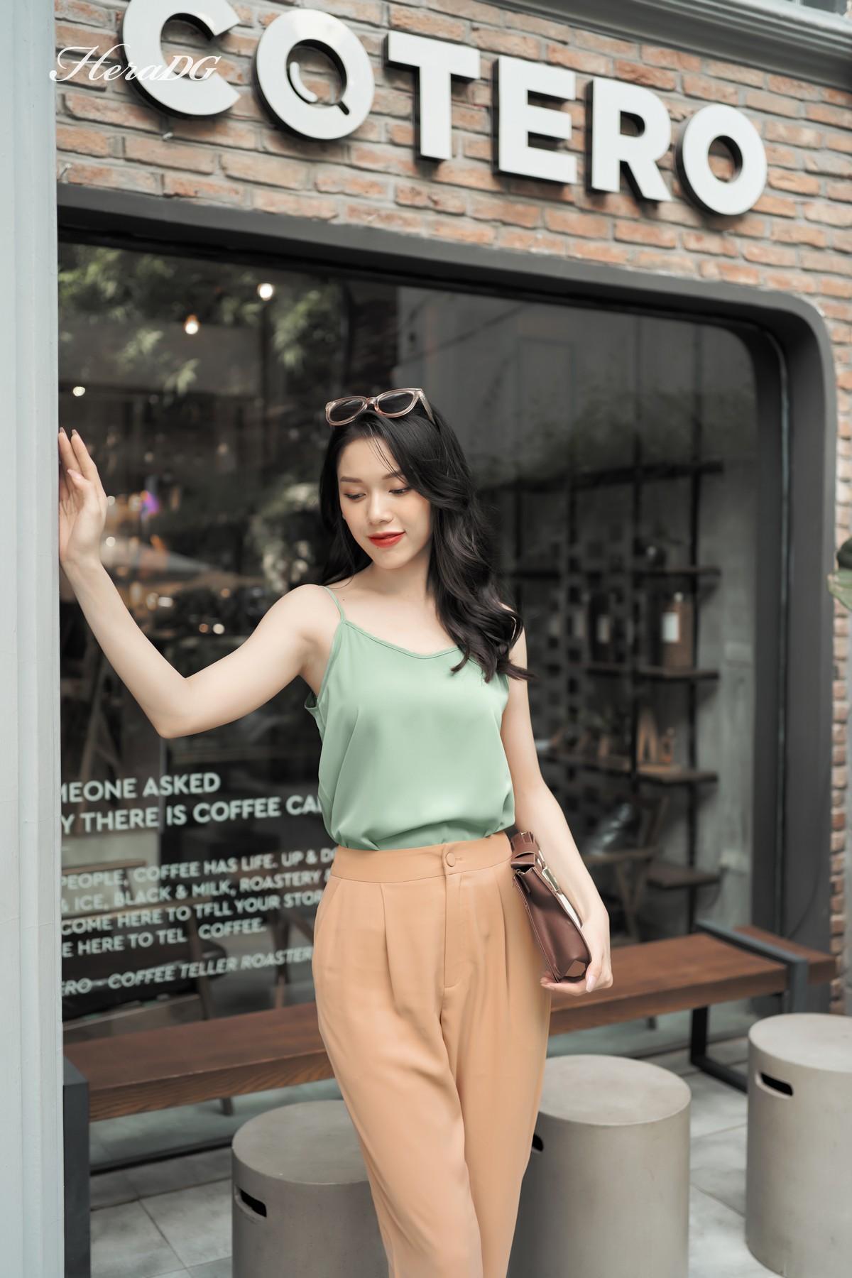 Áo 2 dây cổ V