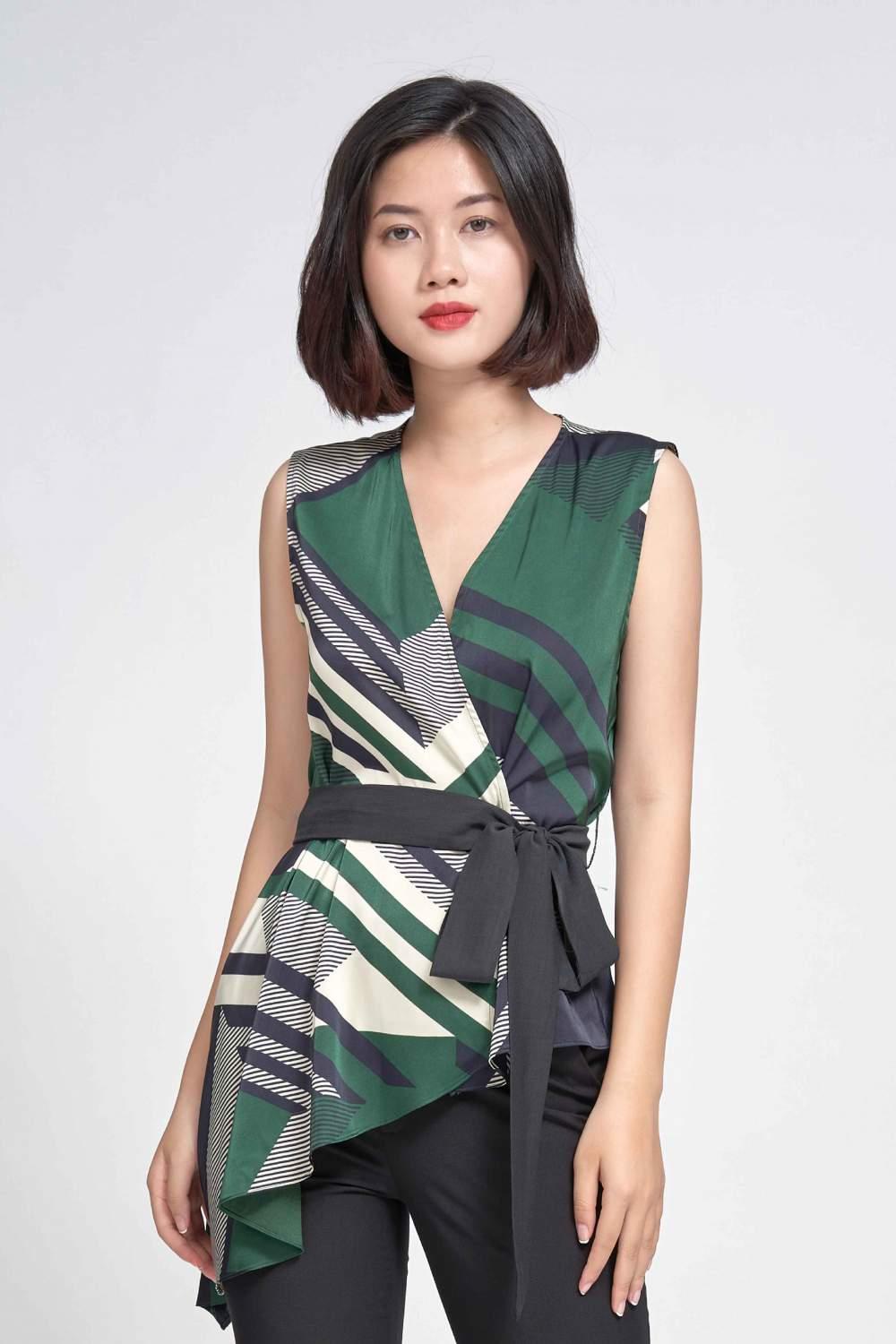 Áo họa tiết kèm đai