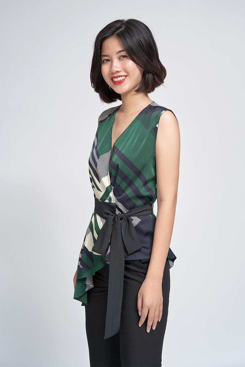 Áo họa tiết kèm đai