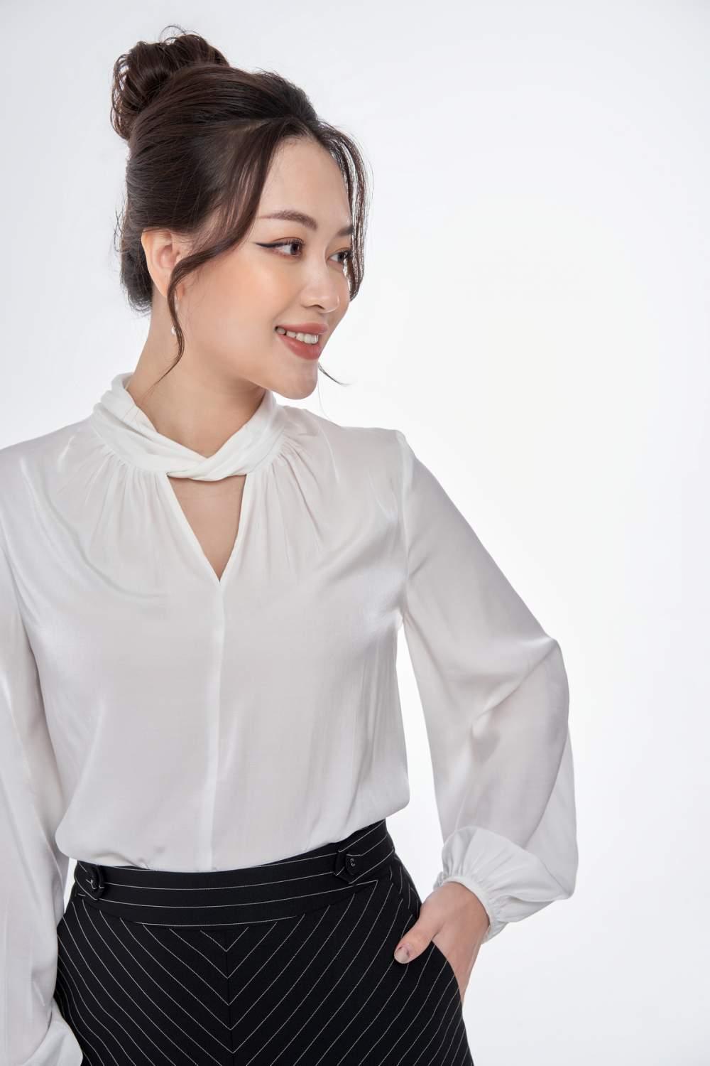 Áo kiểu cổ xoắn