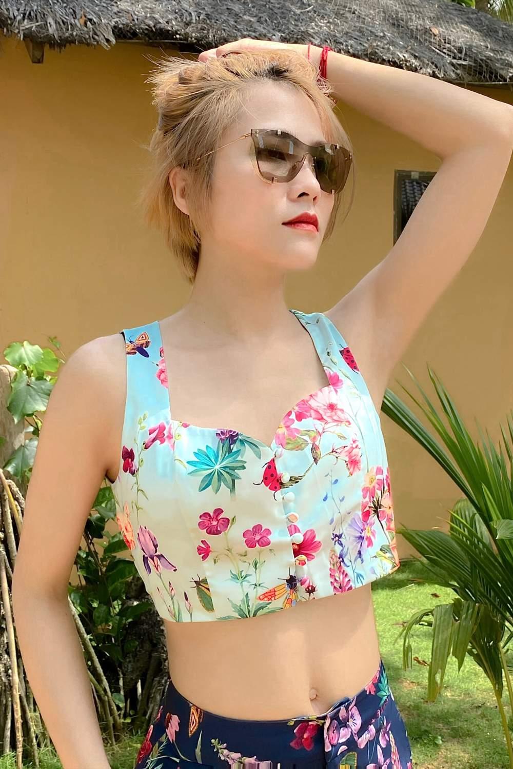 Áo croptop cài cúc trước