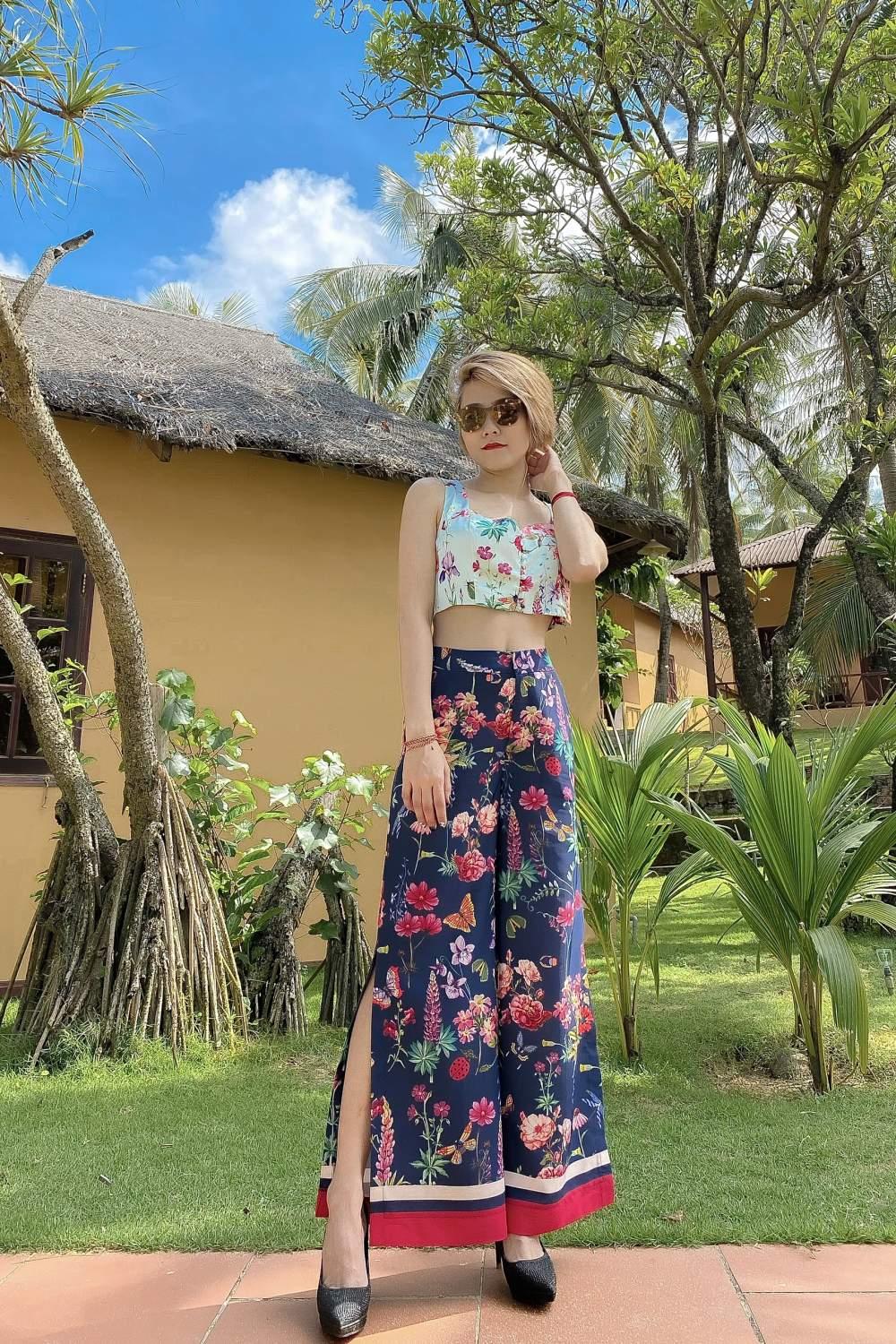 Áo croptop cài cúc trước