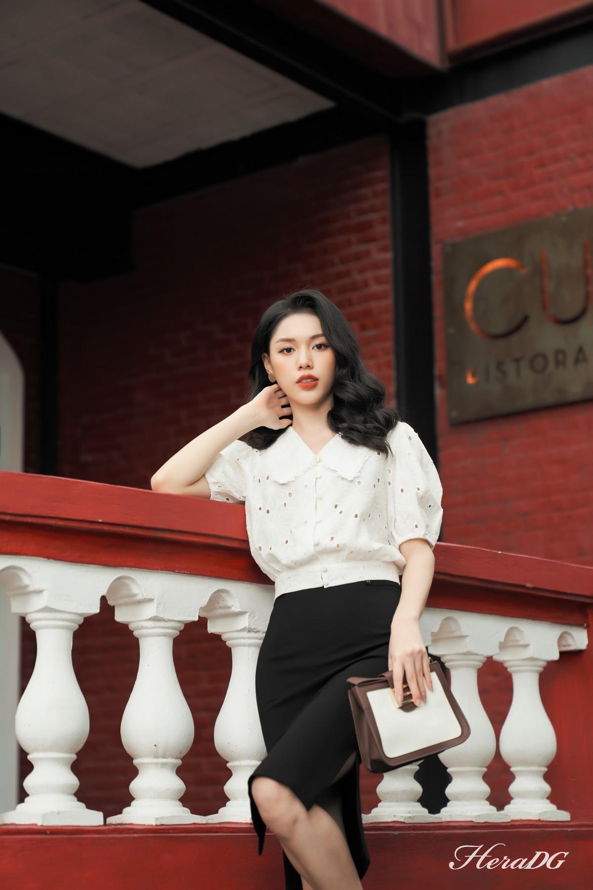 Áo kiểu thêu cổ V