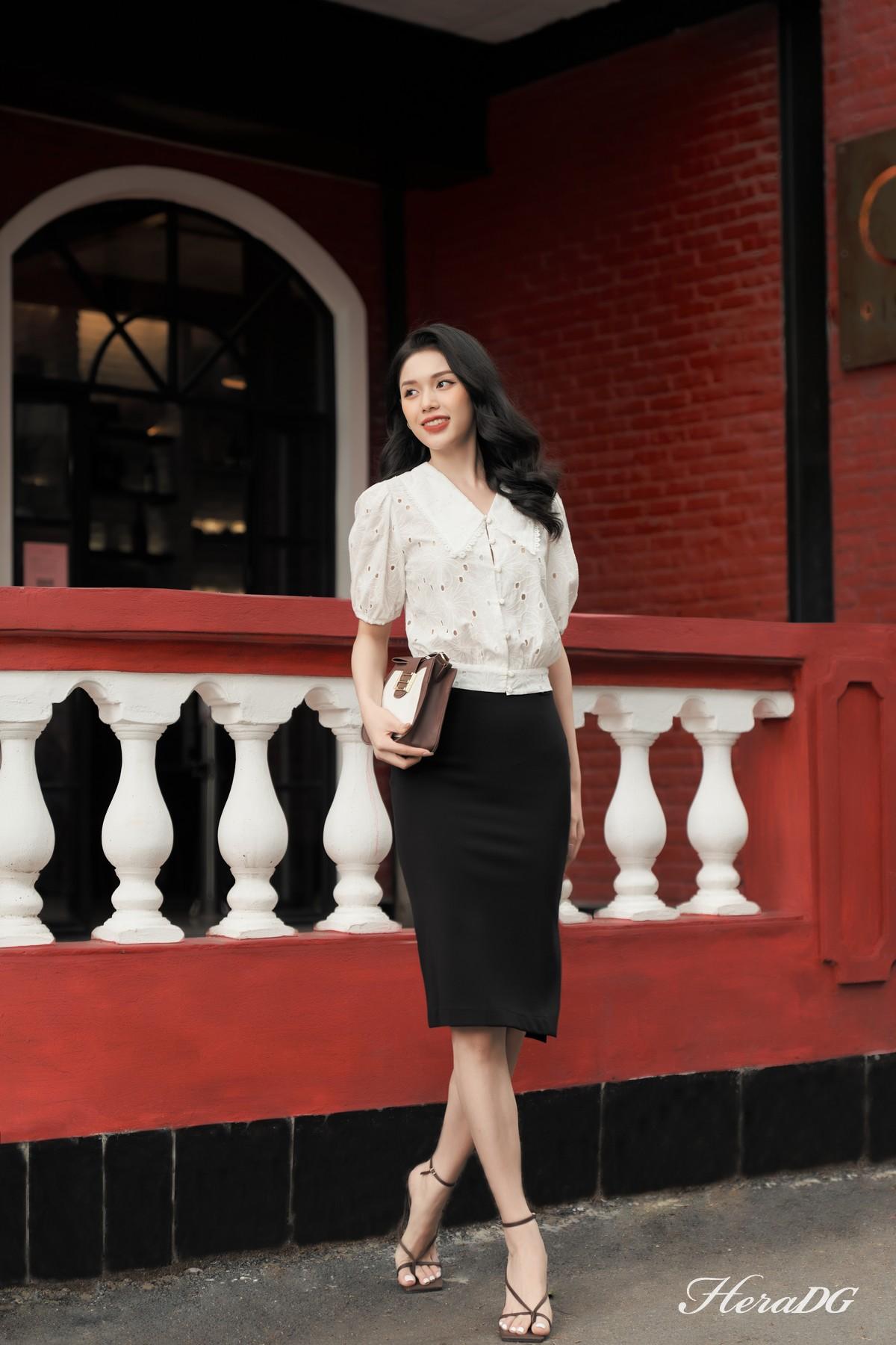 Áo kiểu thêu cổ V