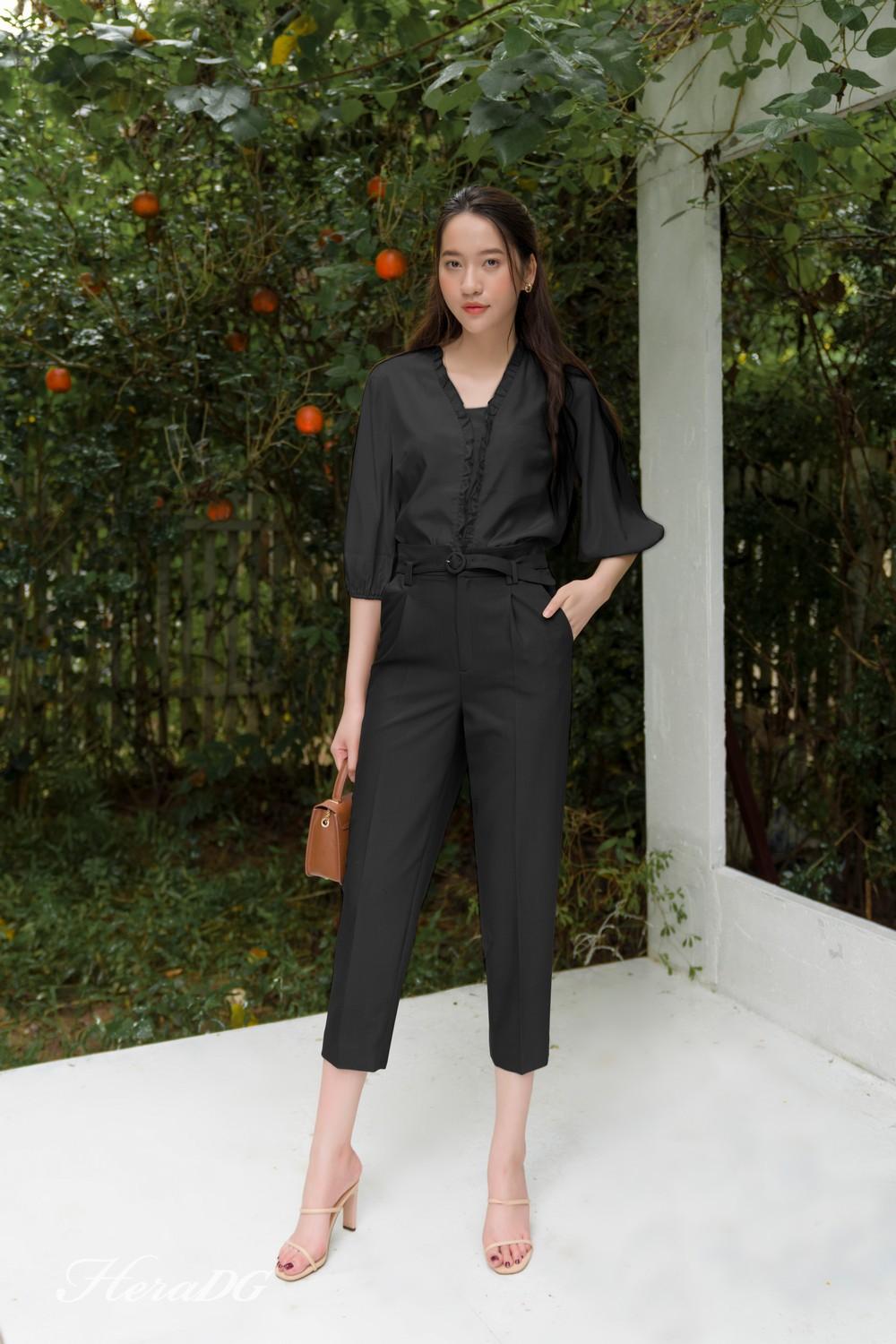 Áo kiểu cổ V viền bèo tay lỡ