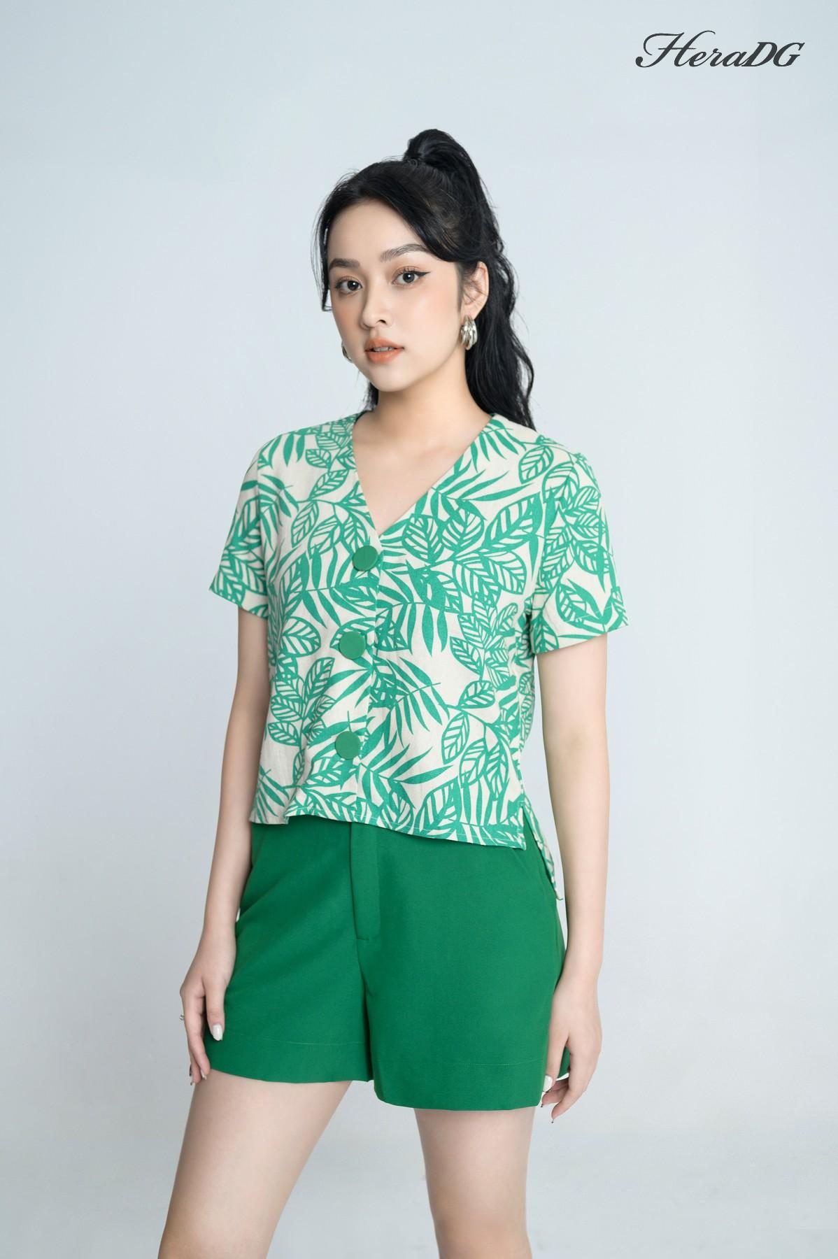 Áo kiểu tay cộc cổ V