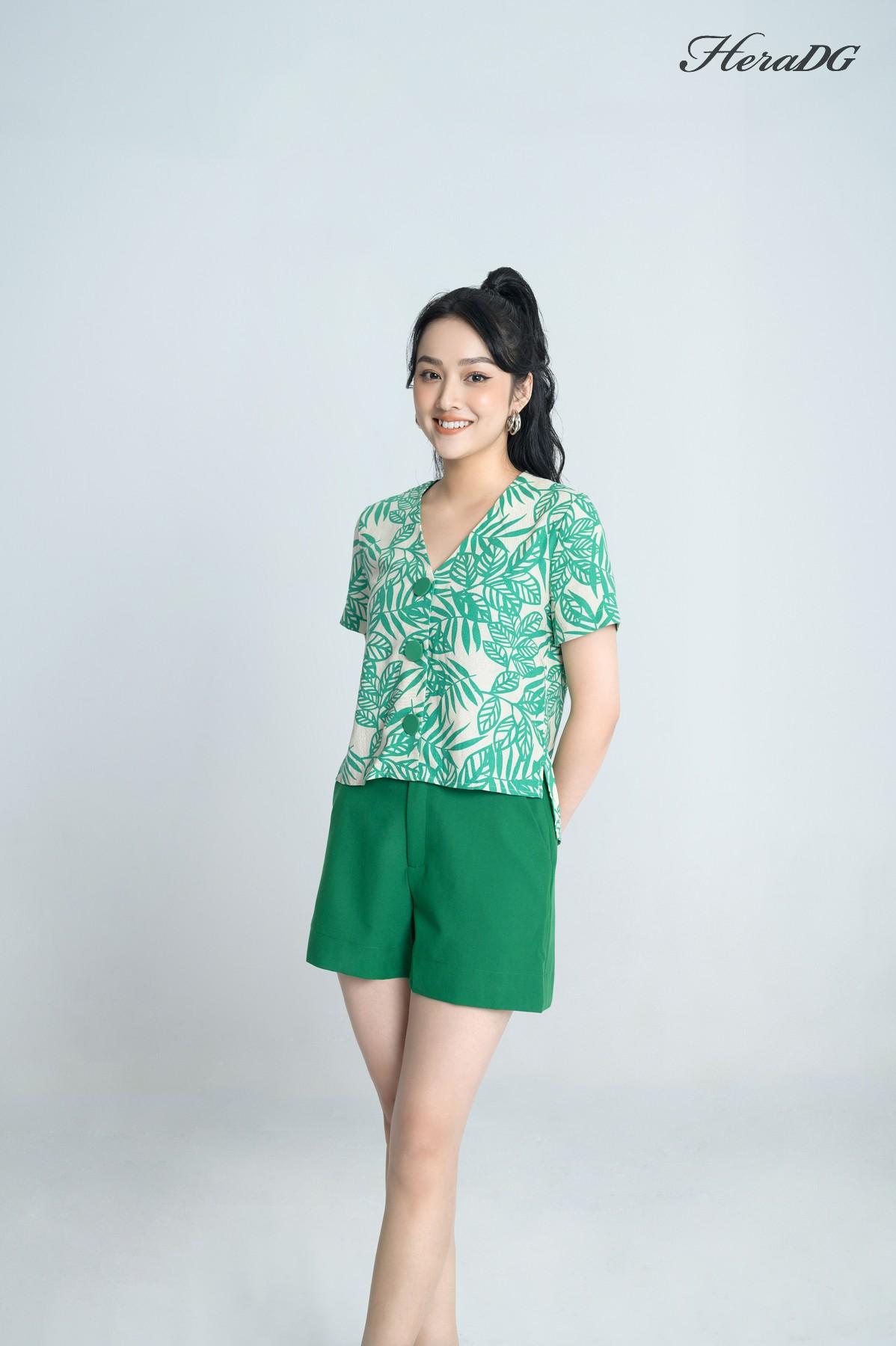 Áo kiểu tay cộc cổ V