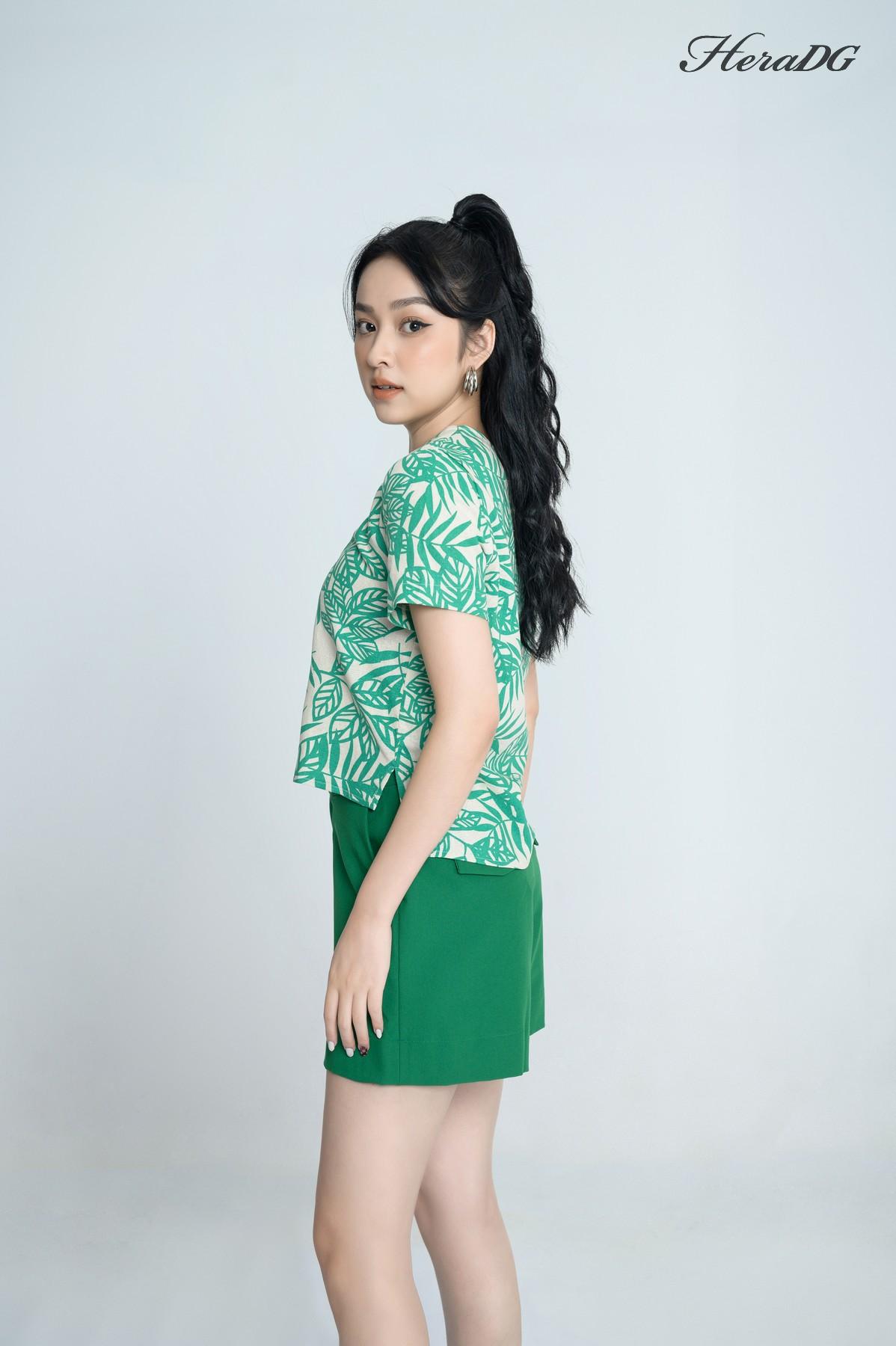Áo kiểu tay cộc cổ V