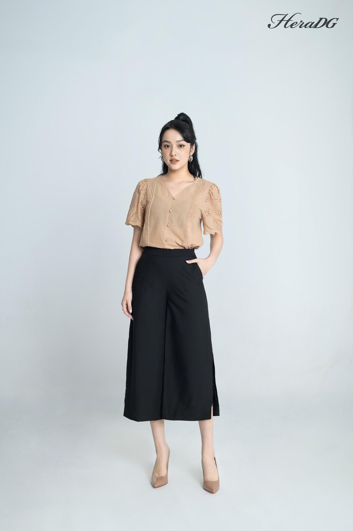 Áo suông thêu xếp ly ngực