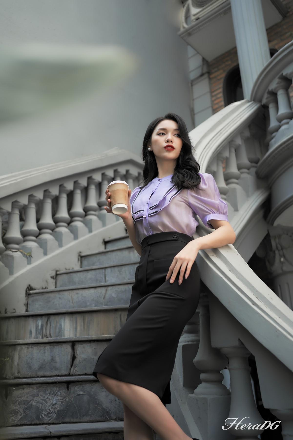 Áo kiểu cổ tròn đính nơ