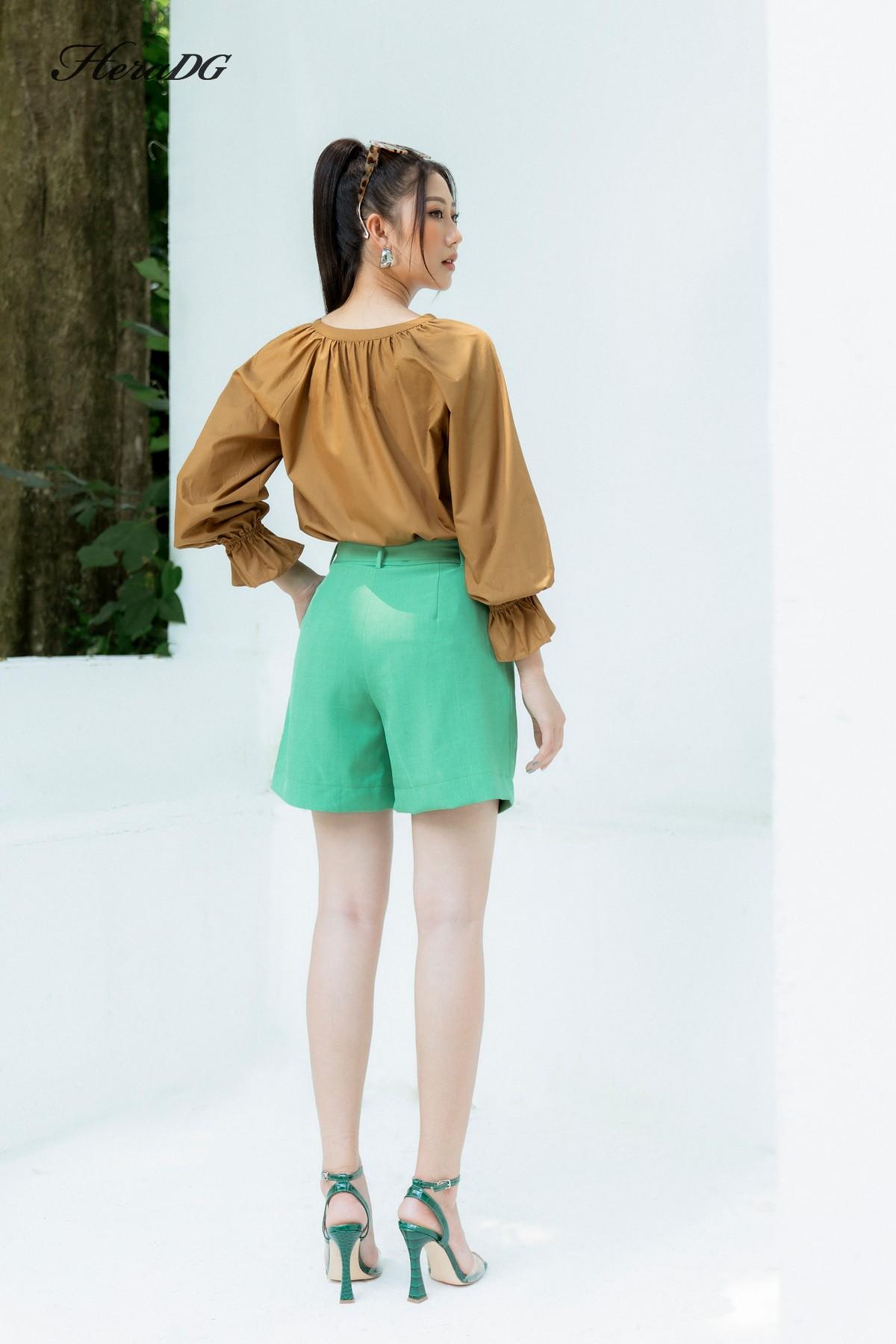 Áo dáng suông cổ nhún