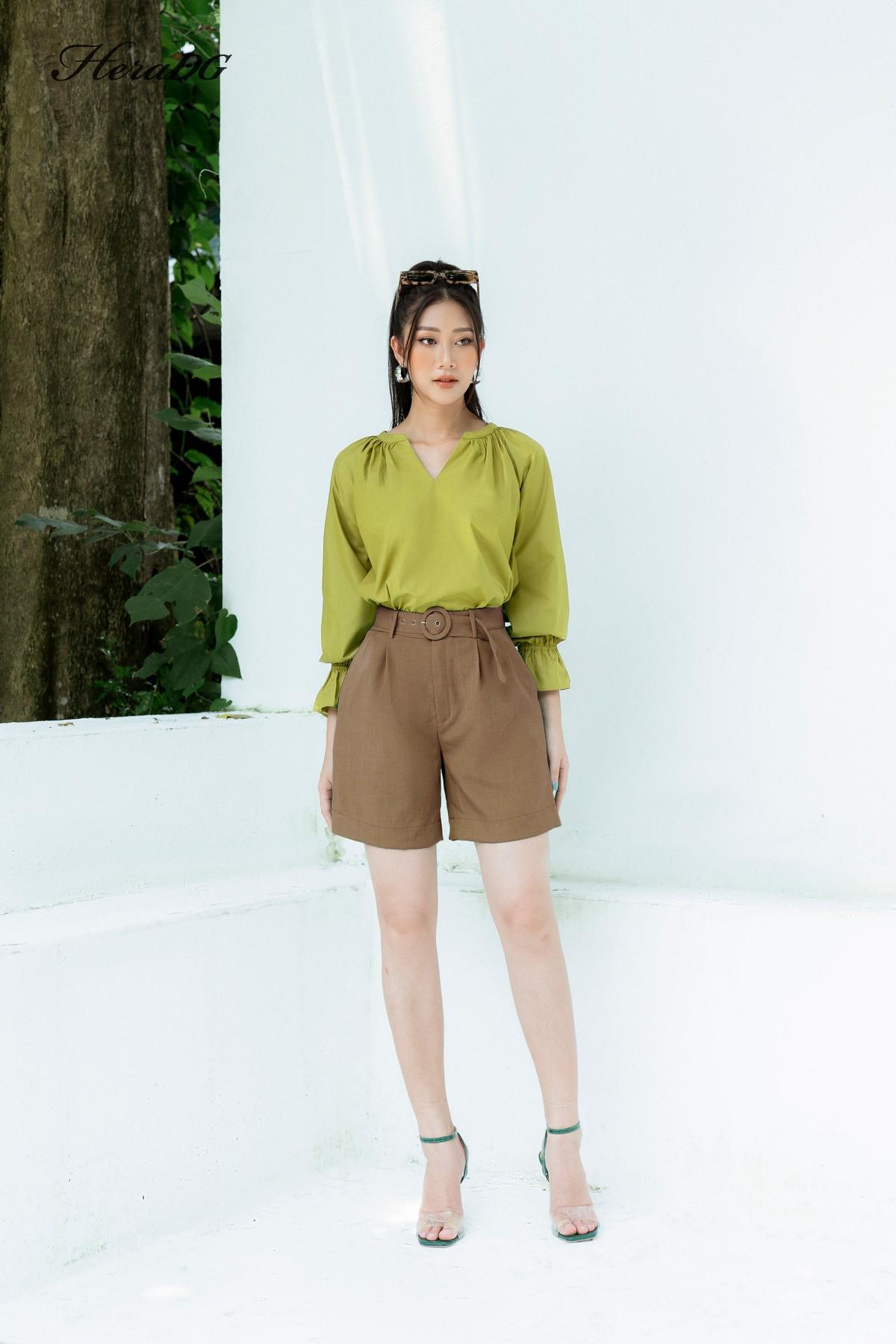 Áo dáng suông cổ nhún