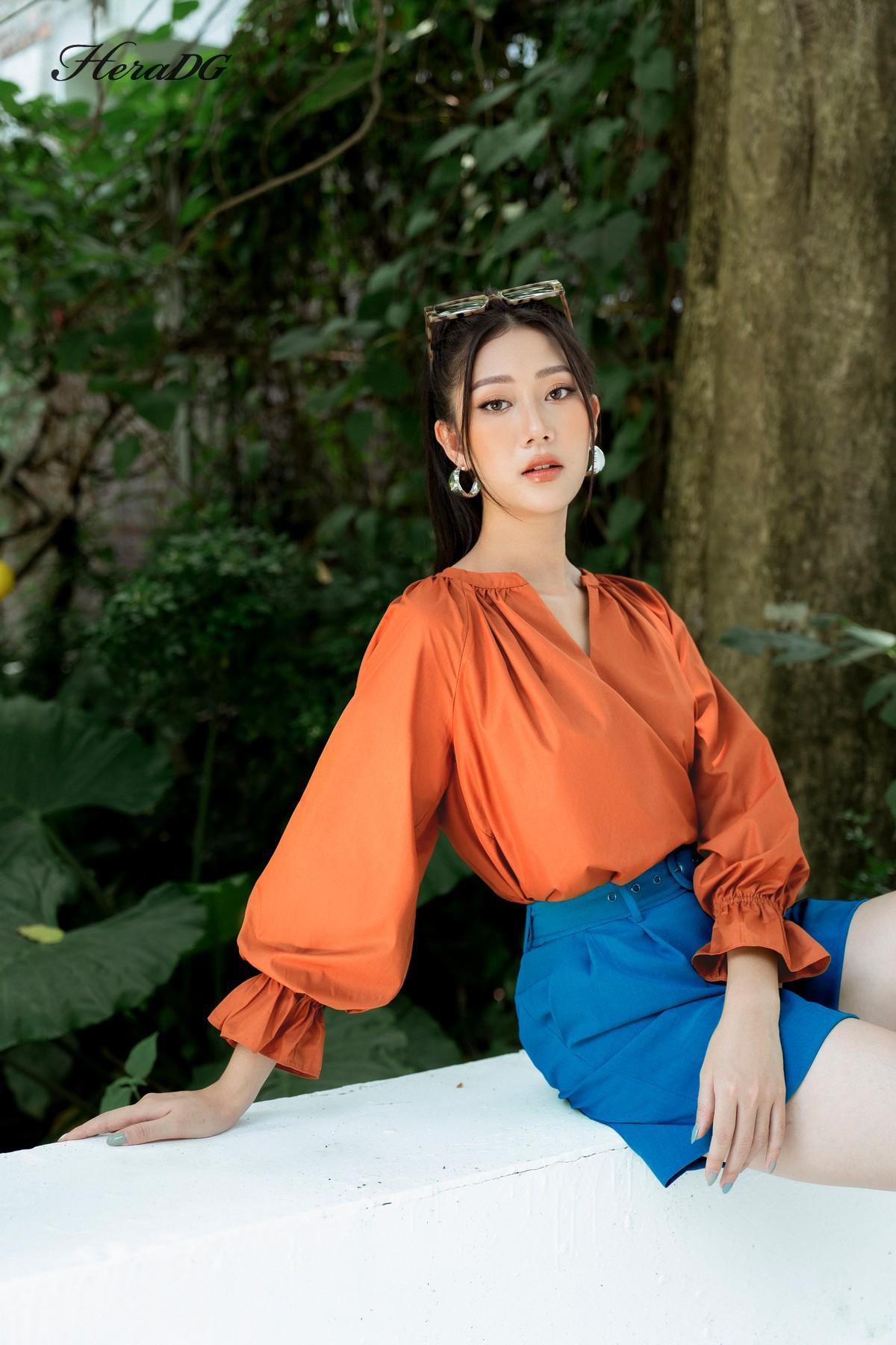 Áo dáng suông cổ nhún