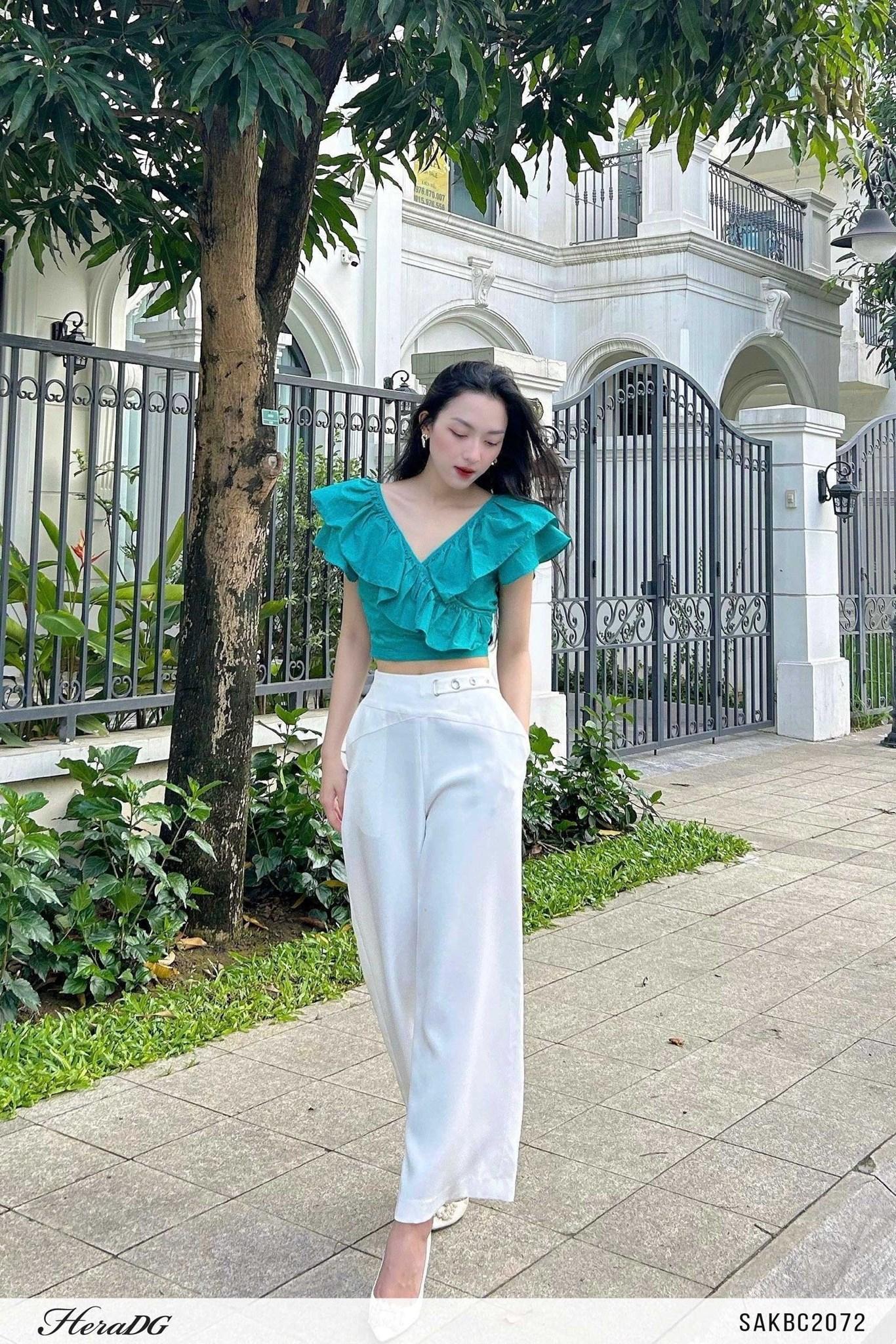 Áo croptop cổ bèo chồng