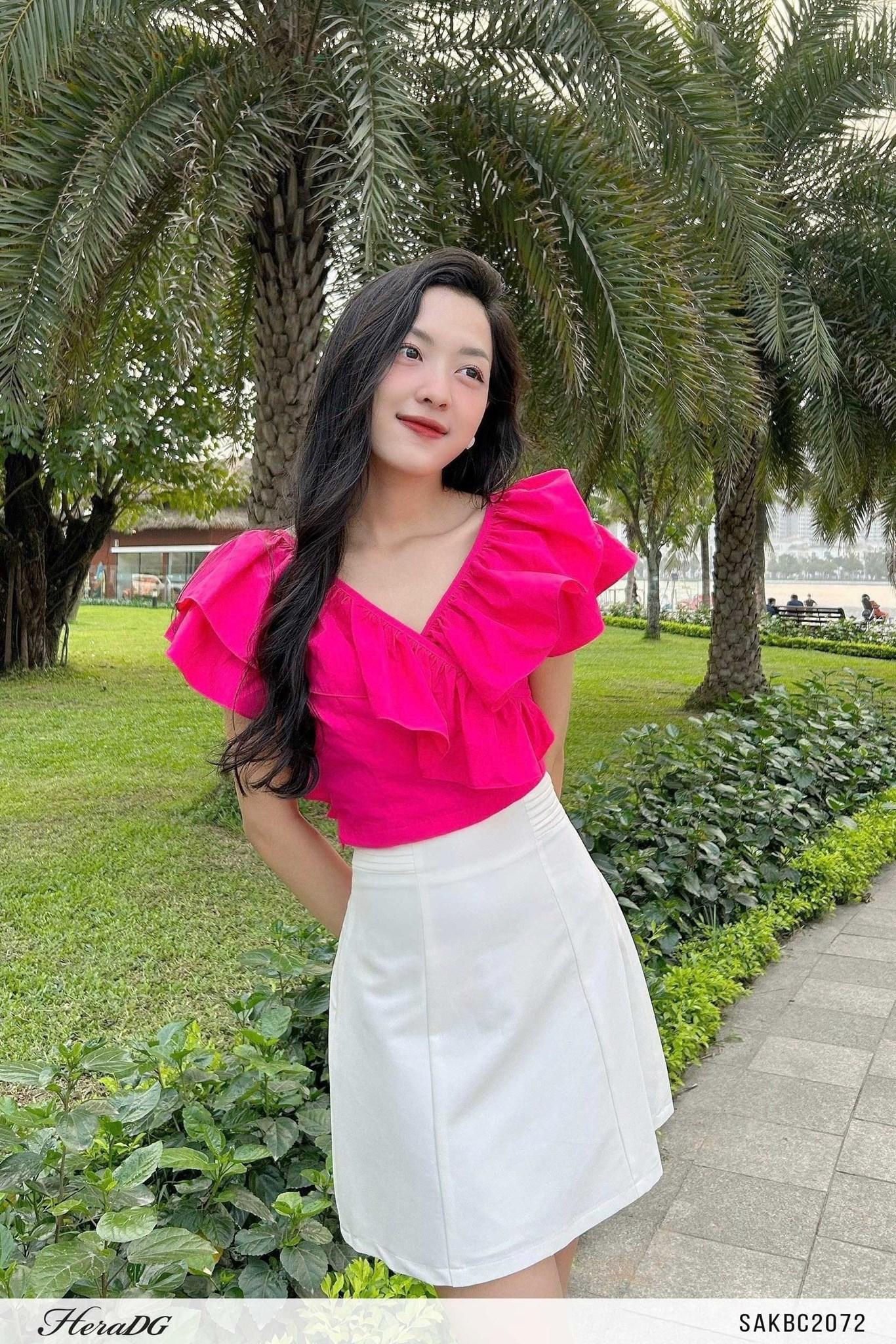 Áo croptop cổ bèo chồng