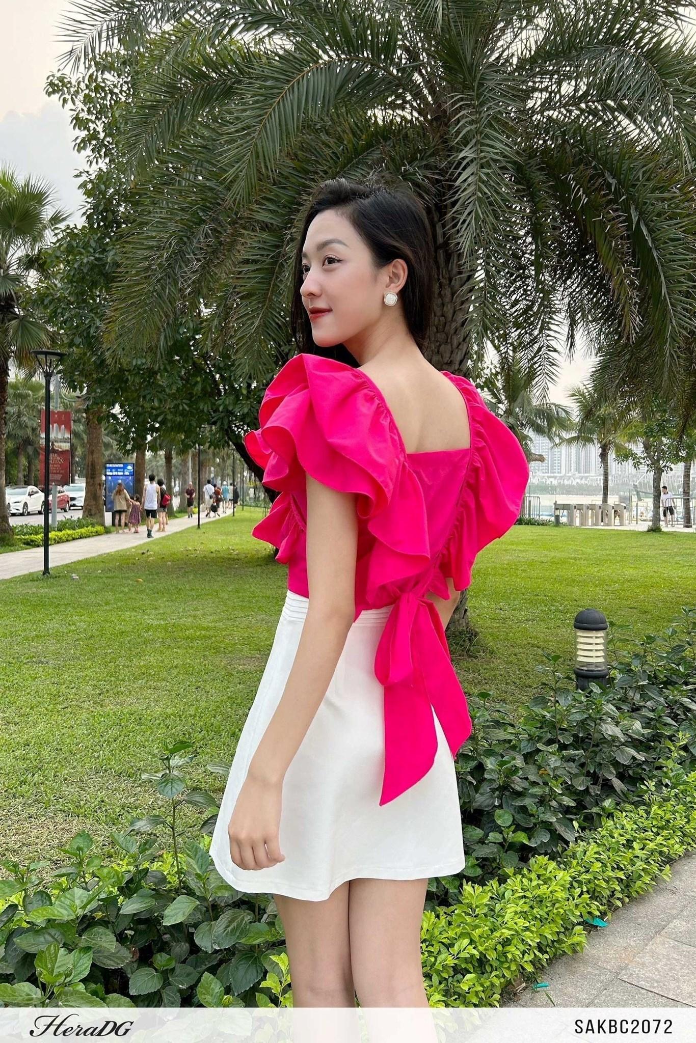 Áo croptop cổ bèo chồng