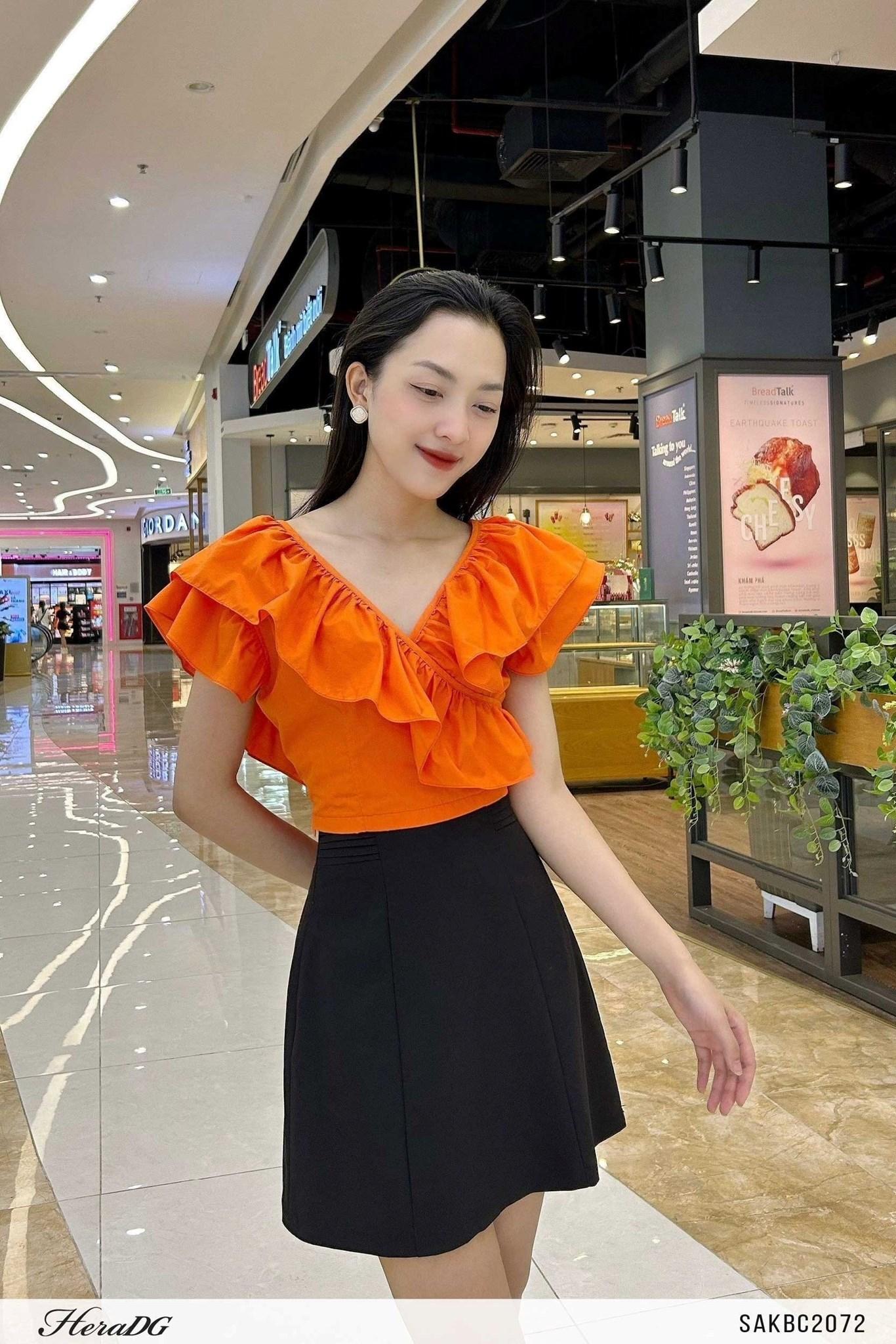 Áo croptop cổ bèo chồng