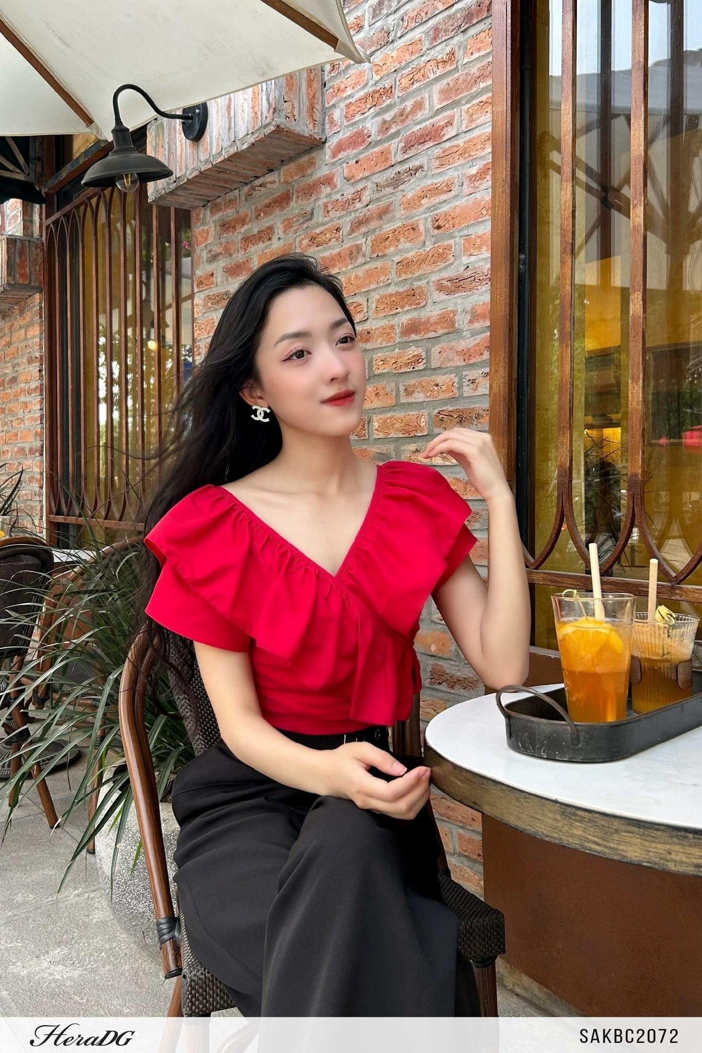 Áo croptop cổ bèo chồng