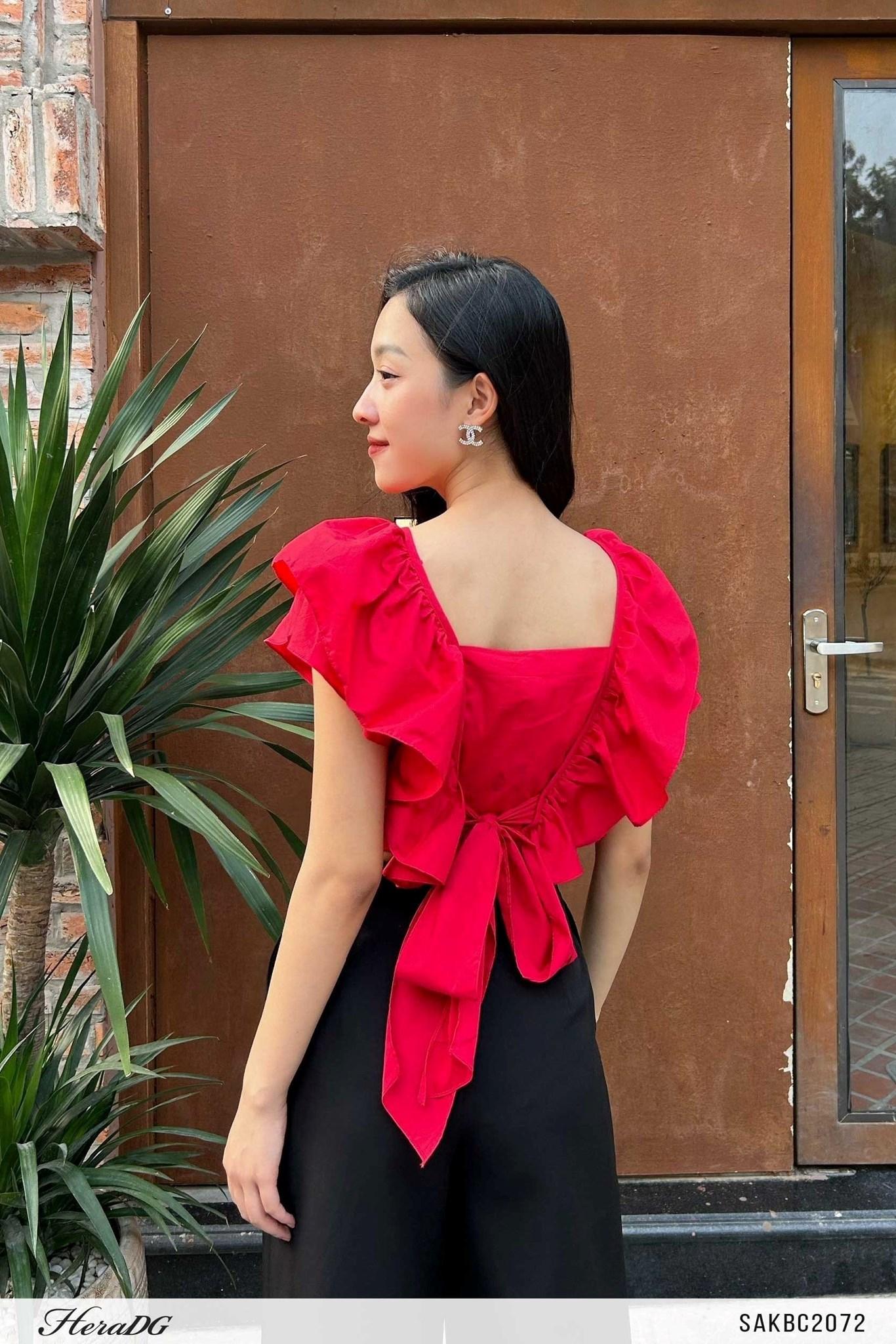 Áo croptop cổ bèo chồng