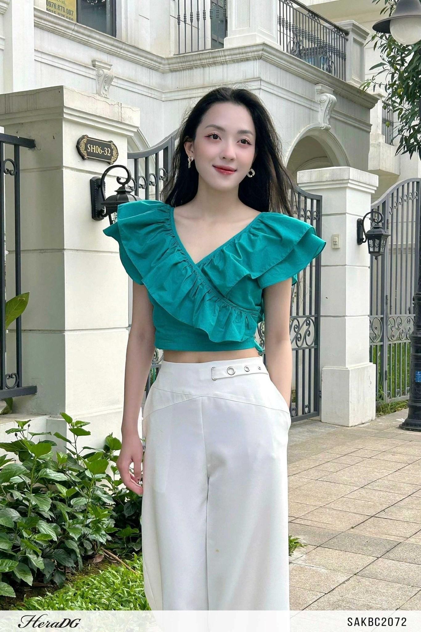 Áo croptop cổ bèo chồng