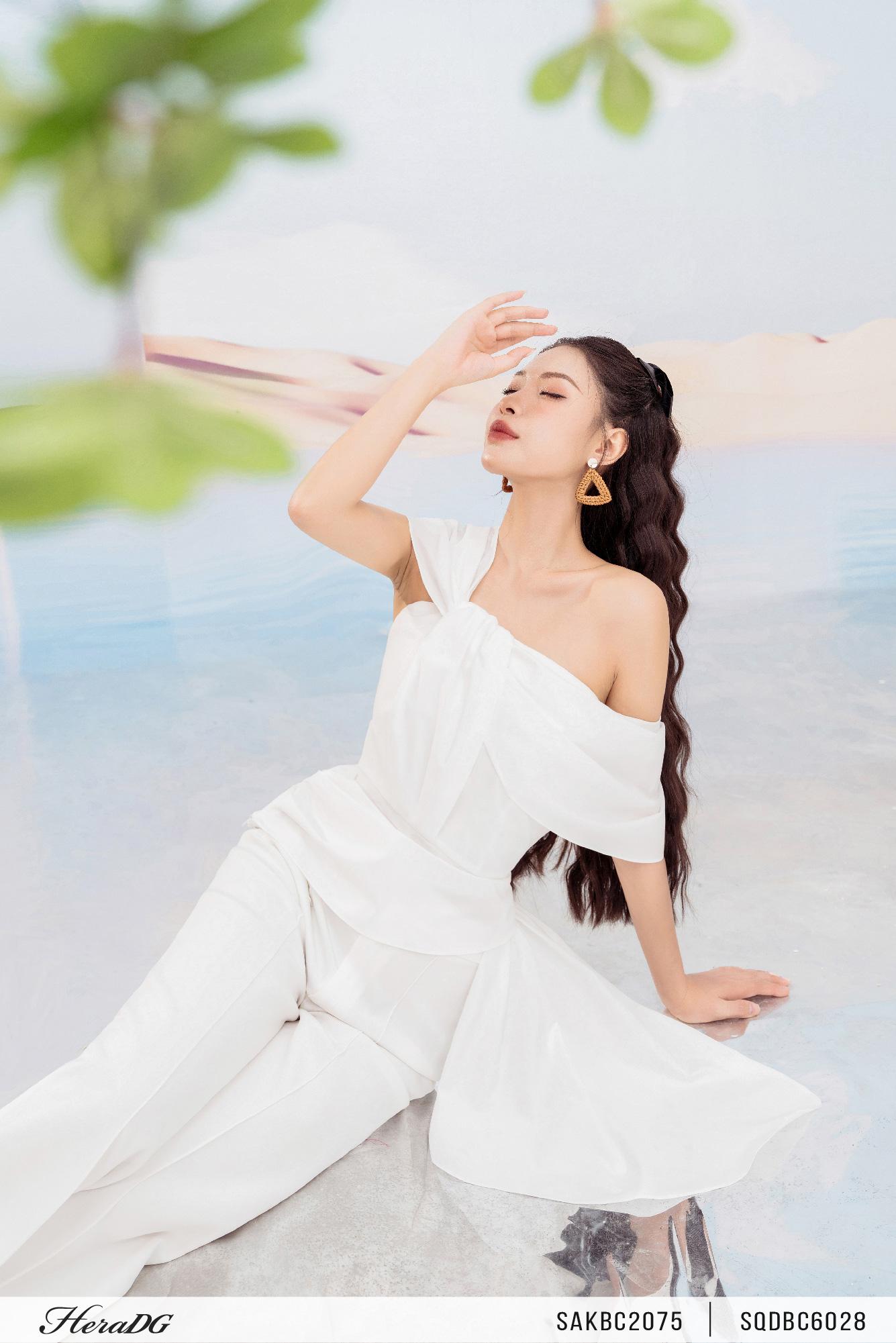 Áo kiểu vạt lệch