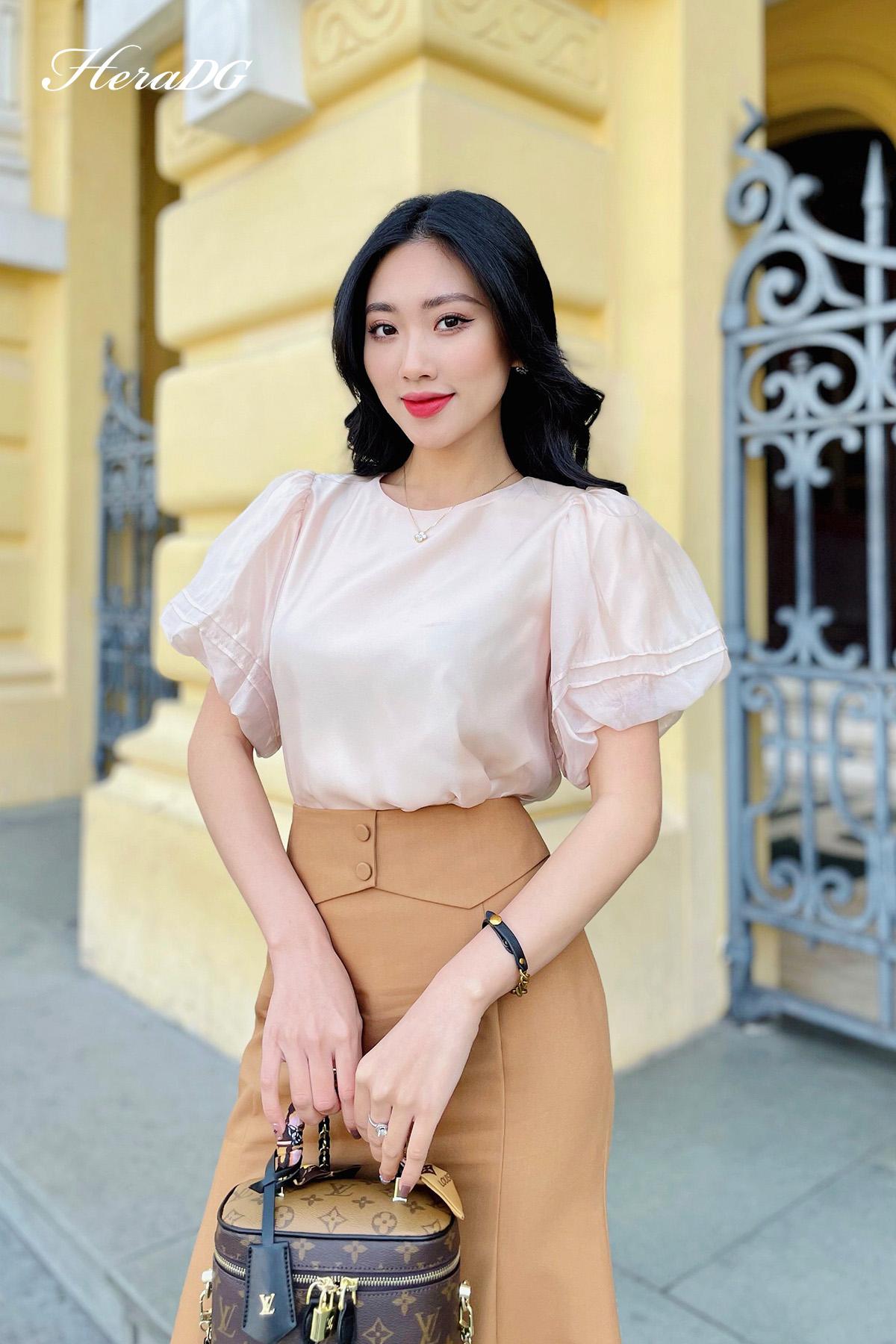 Áo cổ tròn tay bồng