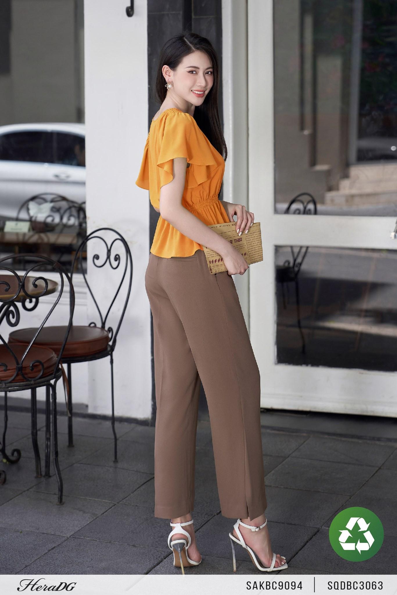 Áo kiểu cổ V dáng peplum