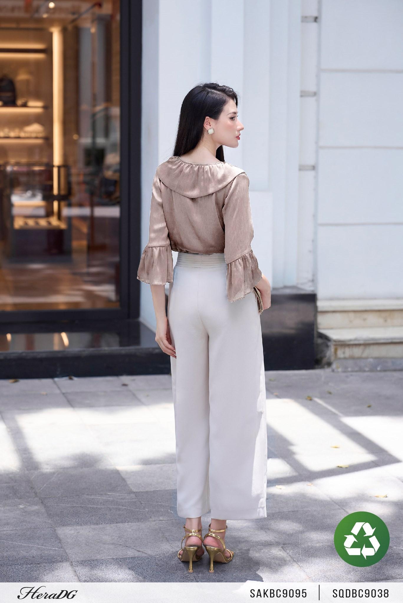 Áo cổ bèo dáng suông