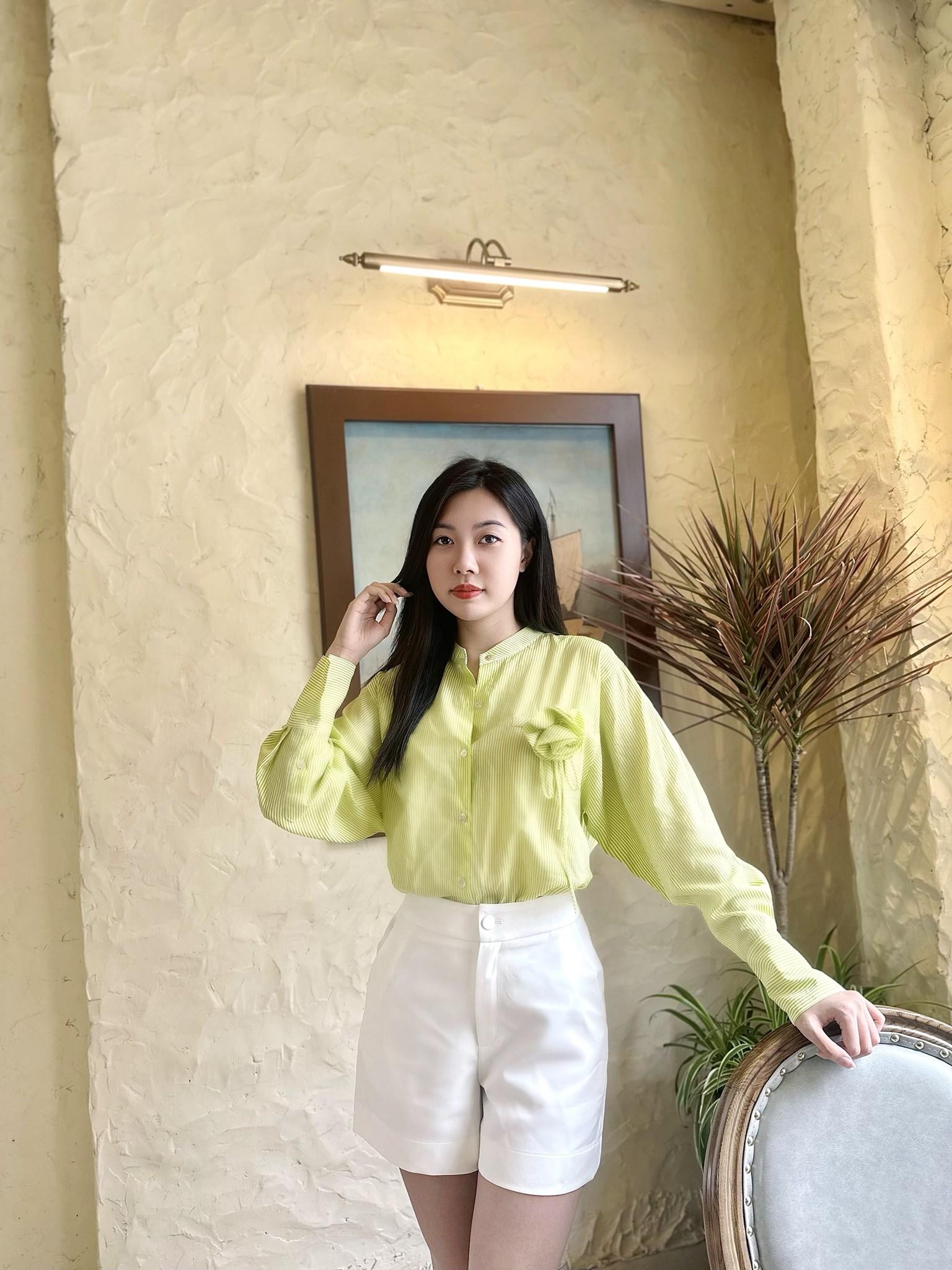Áo kiểu đính hoa rời
