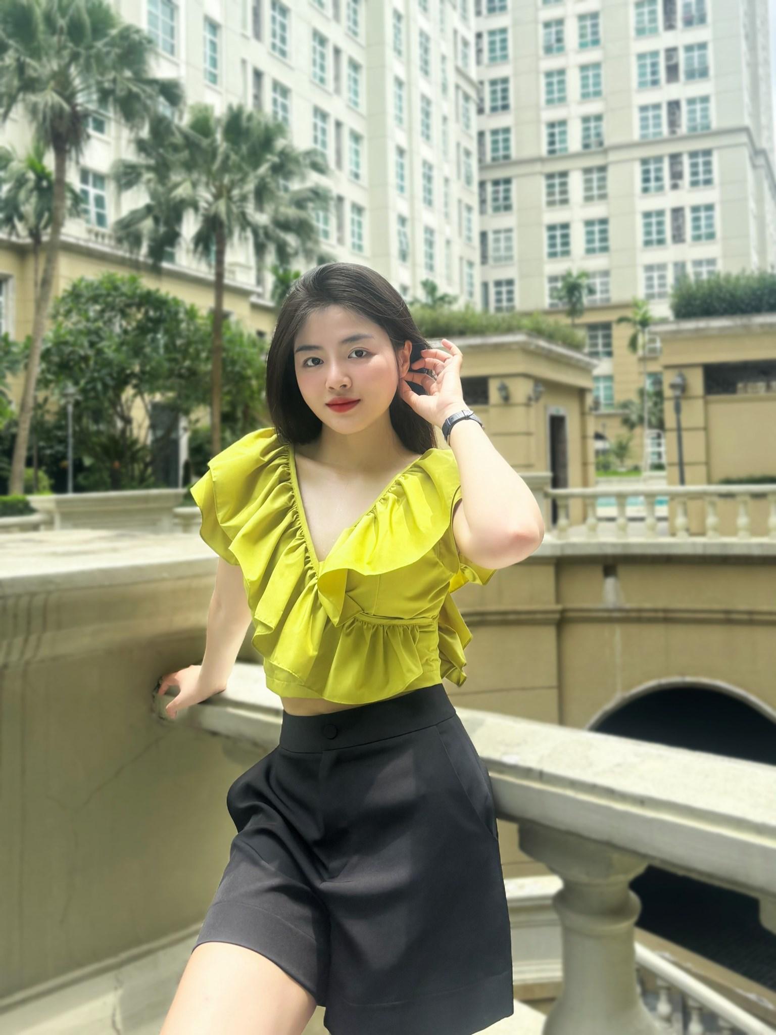 Áo kiểu croptop cổ bèo