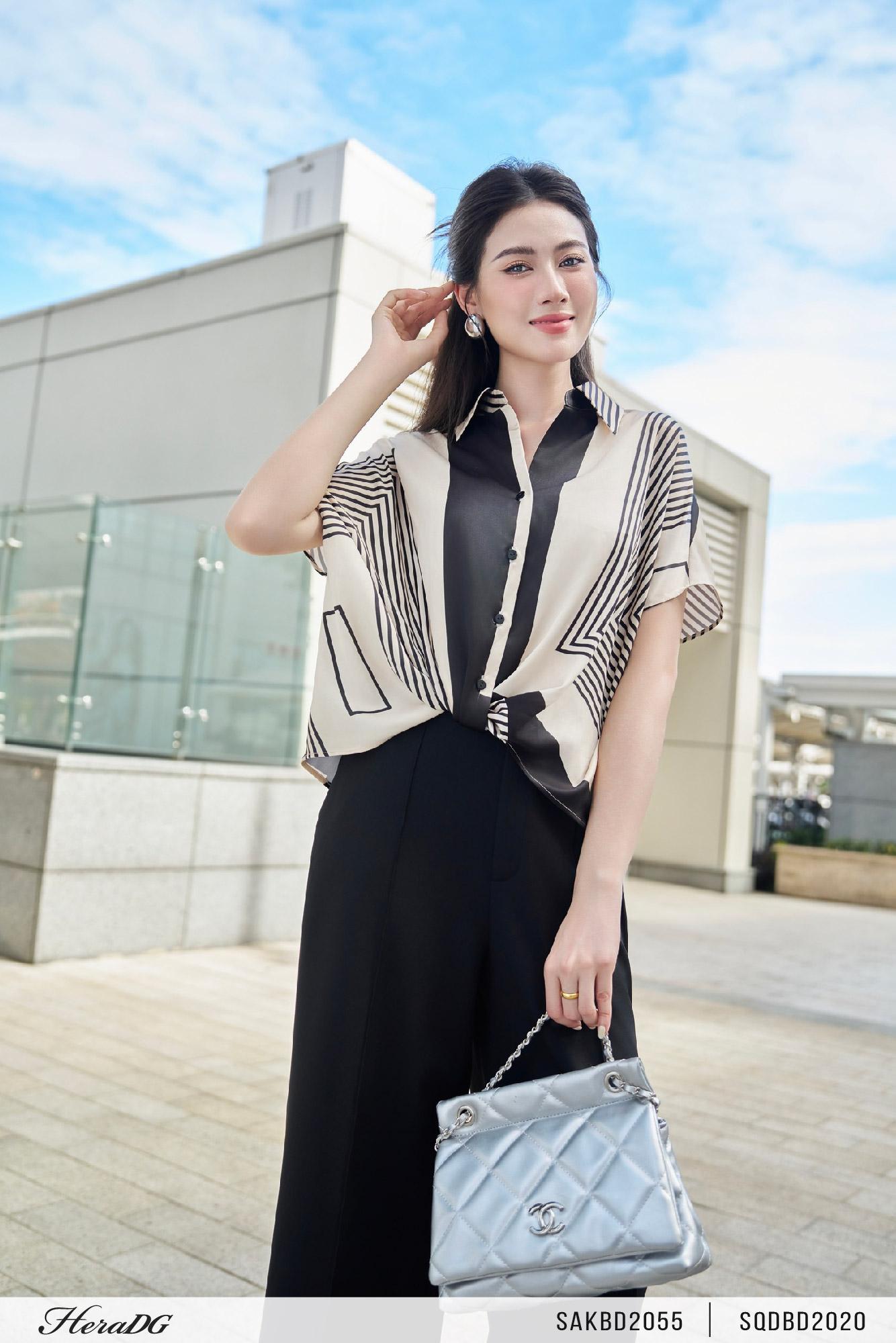 Áo kiểu tay dơi hoạ tiết