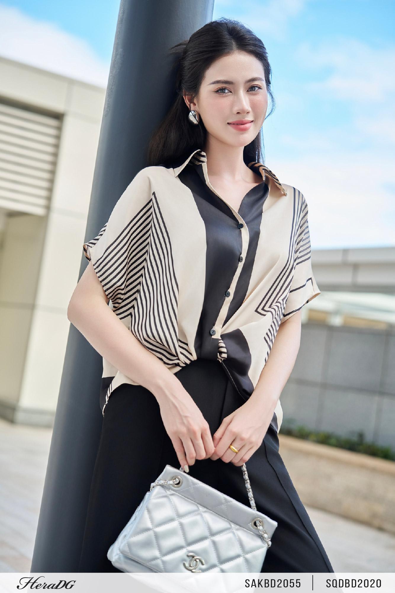 Áo kiểu tay dơi hoạ tiết
