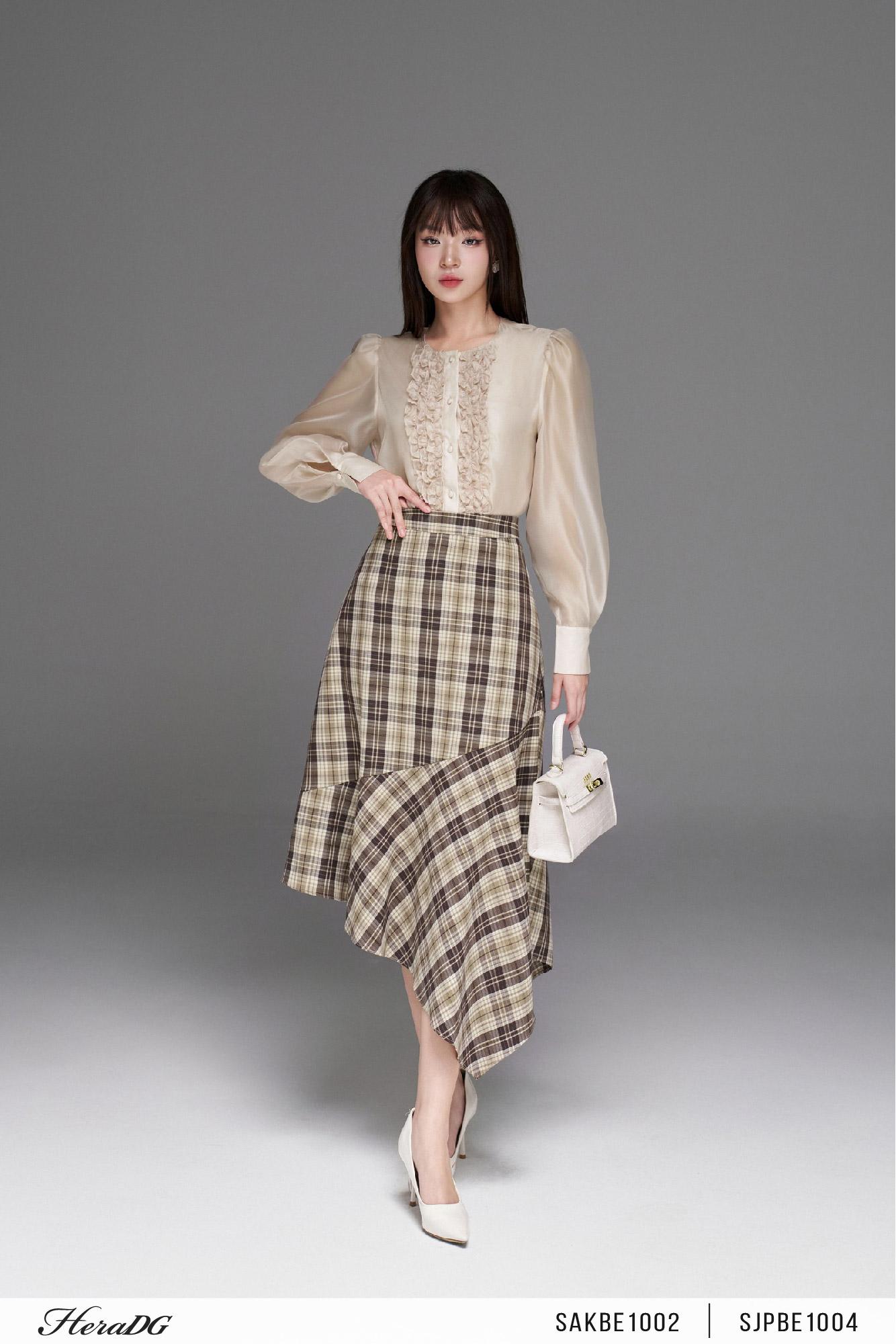 Áo tơ bèo trước ngực
