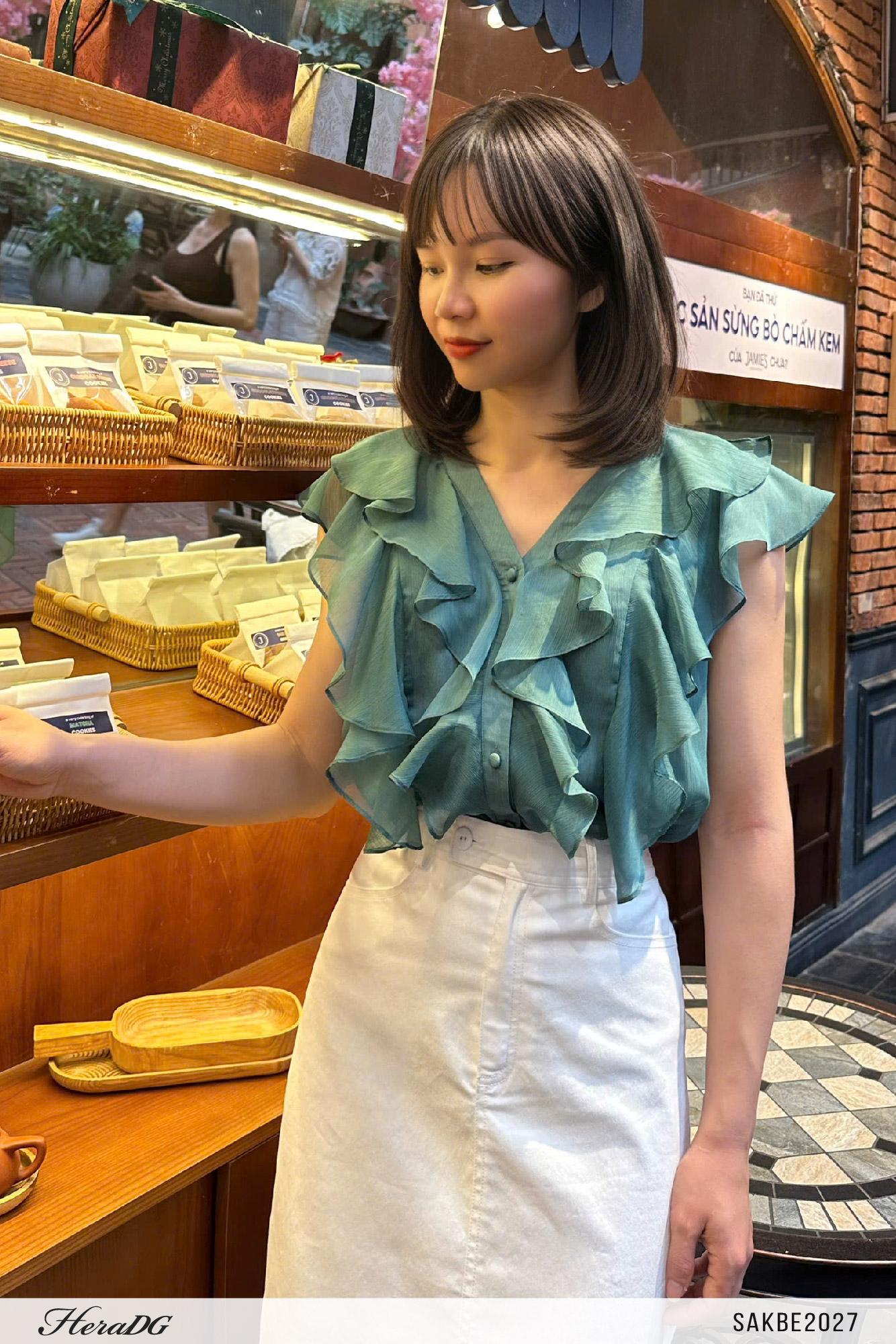 Áo kiểu sát nách bèo cổ