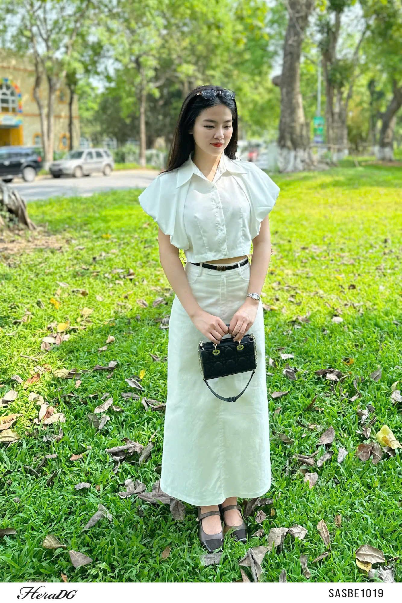 Áo sơ mi tay bồng dáng ngắn