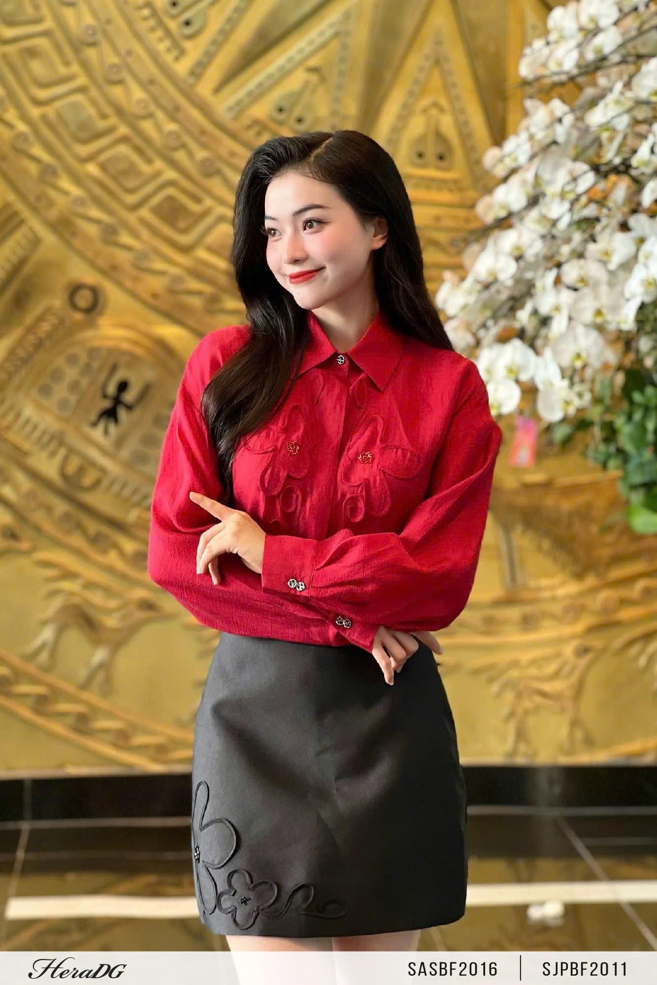 Áo sơ mi đính hoa