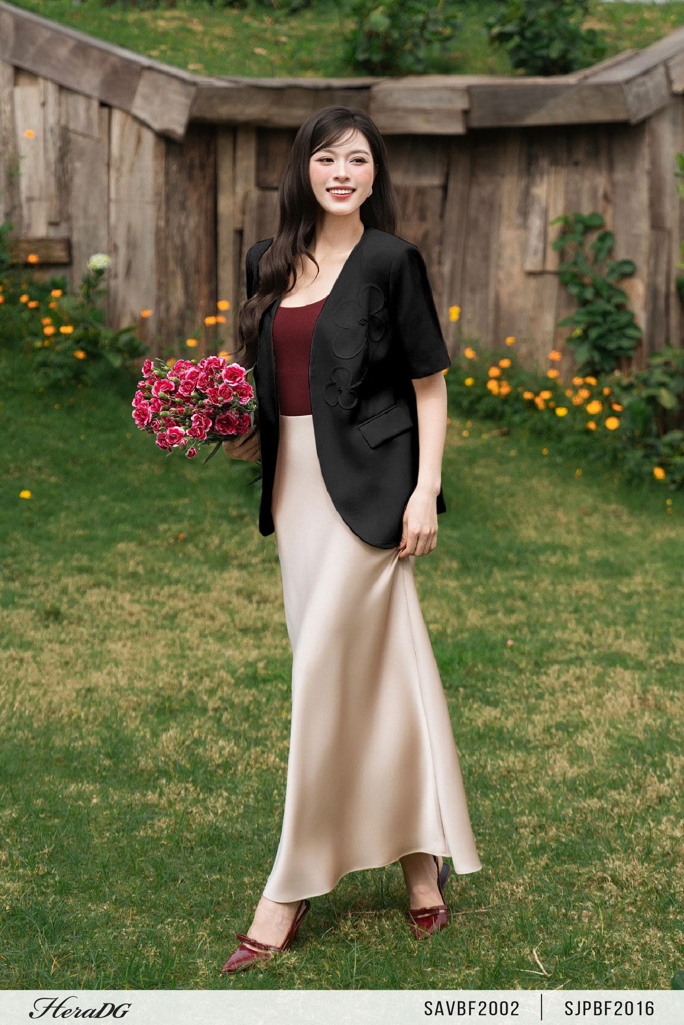 Áo blazer hoa nổi tay cộc