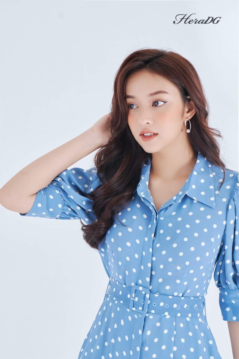 Đầm xoè tay bồng cổ đức
