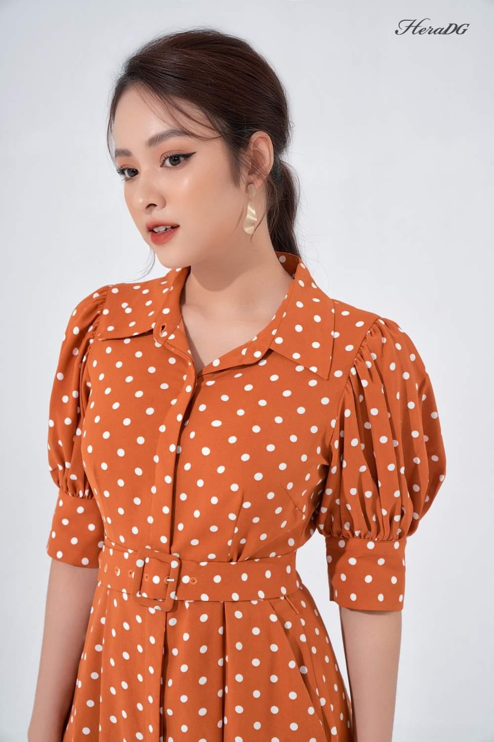 Đầm xoè tay bồng cổ đức