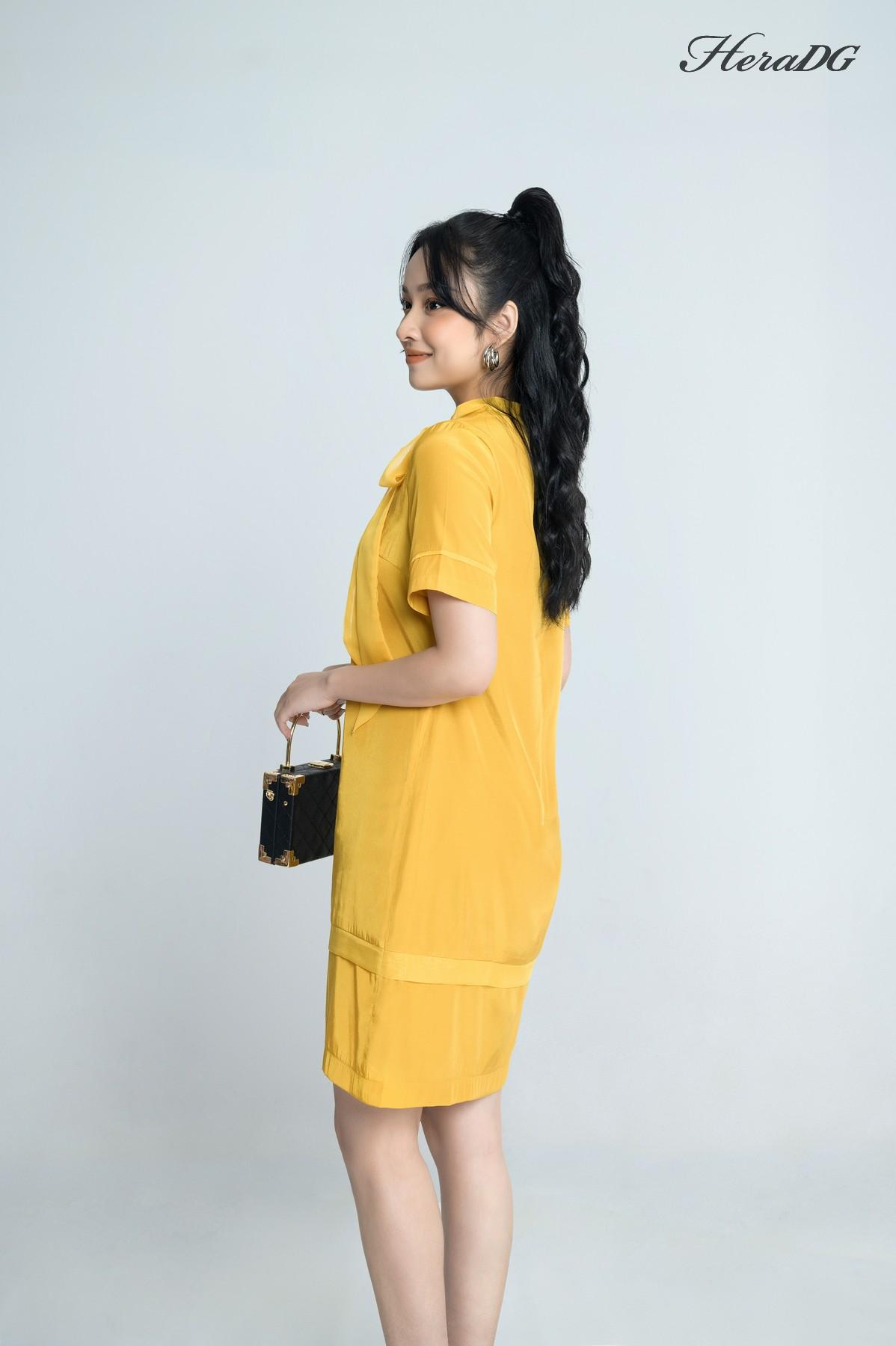 Đầm suông nơ cổ tay cộc