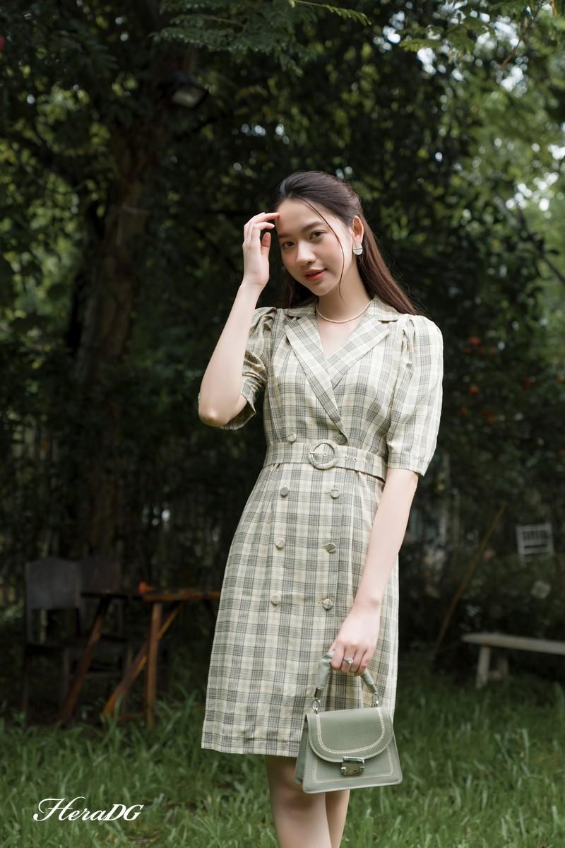 Đầm ôm cổ 2 ve