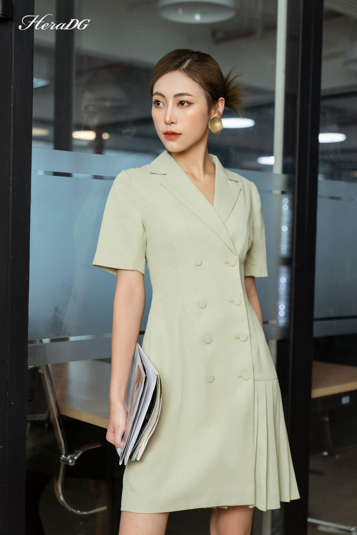 Đầm cổ bẻ ve gấu xếp ly