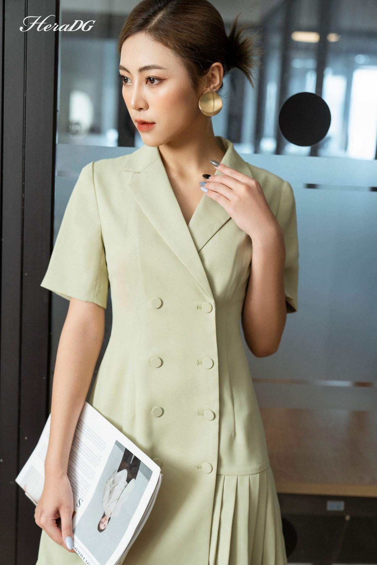 Đầm cổ bẻ ve gấu xếp ly