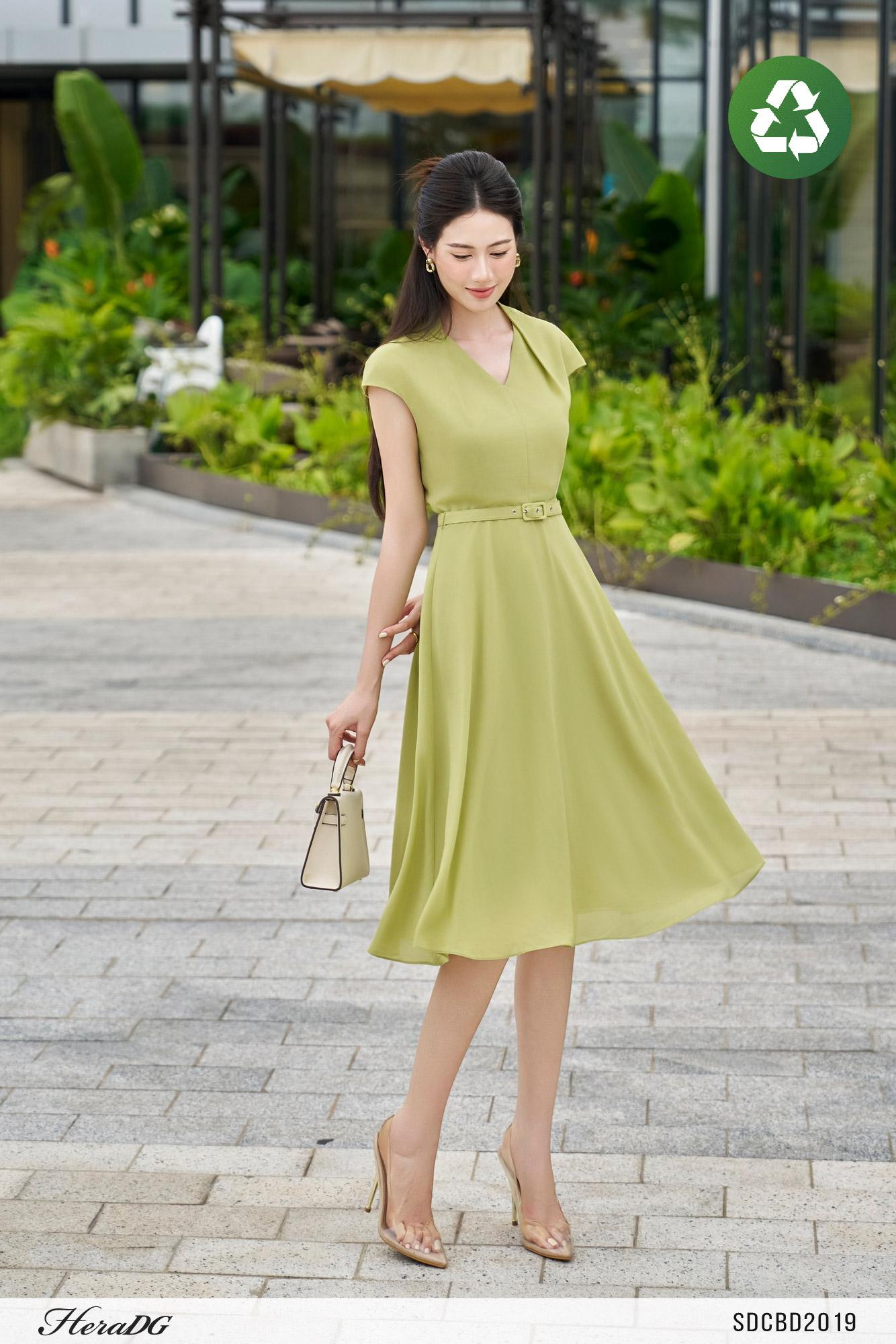 Đầm xoè cổ V tay chờm